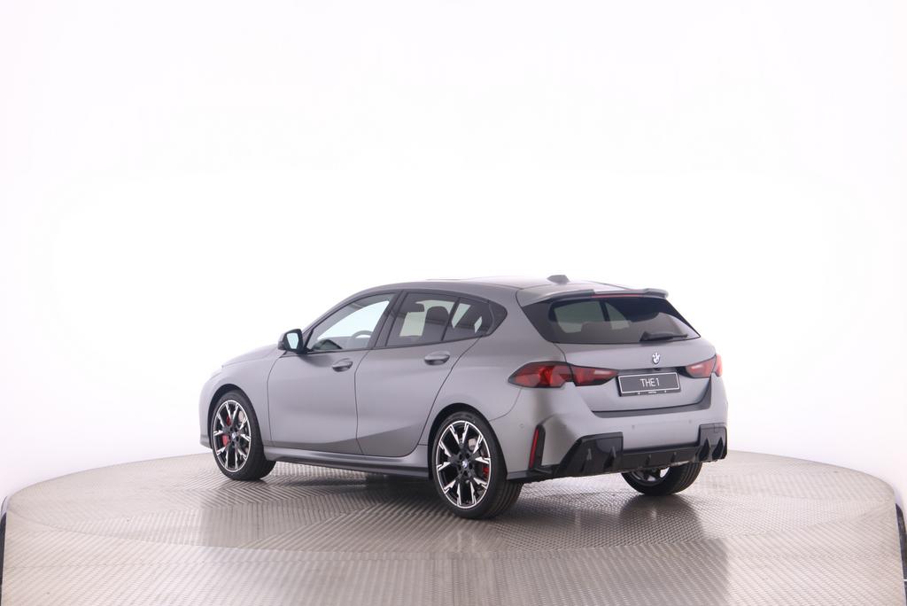BMW 120i-image-4