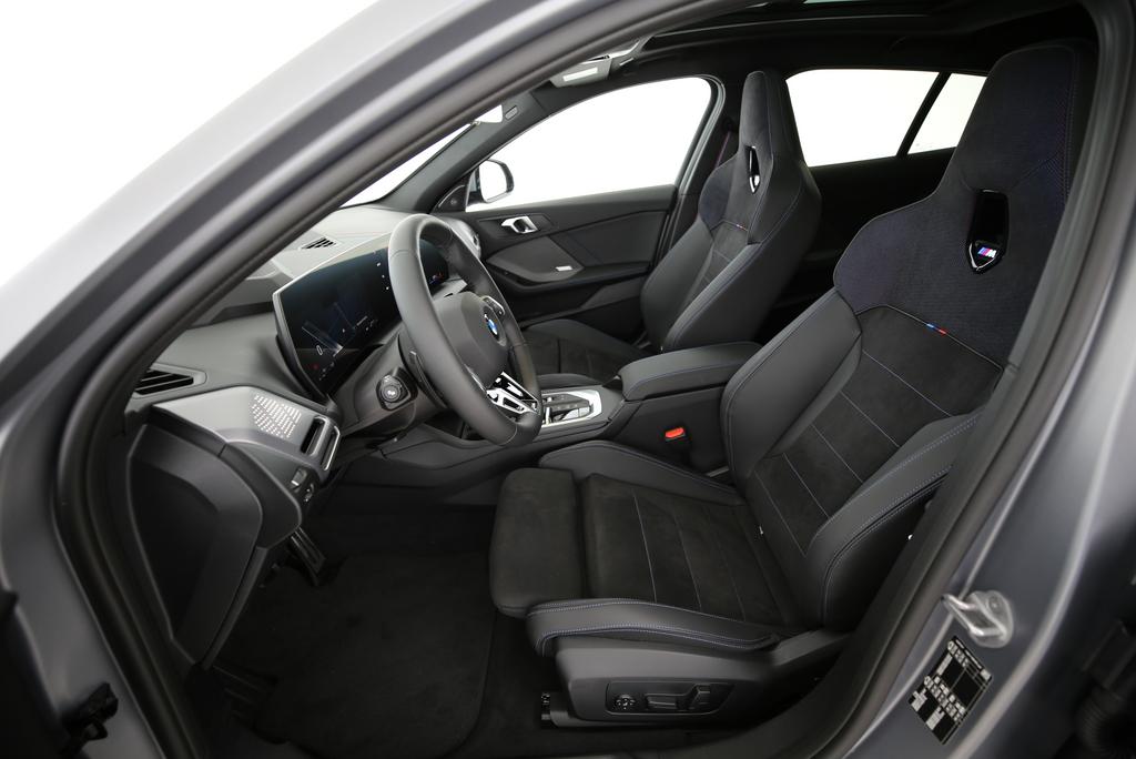 BMW 120i-image-15