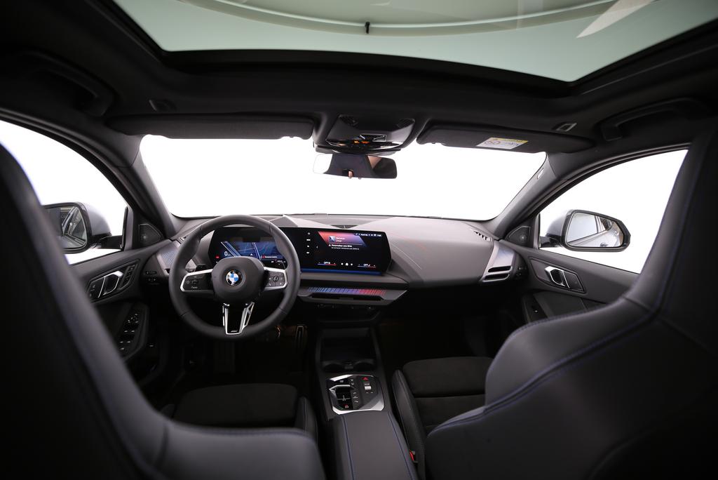 BMW 120i-image-16