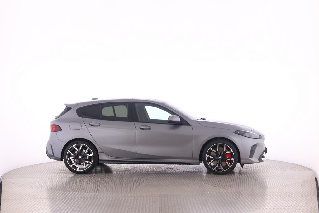 BMW 120i-image-8