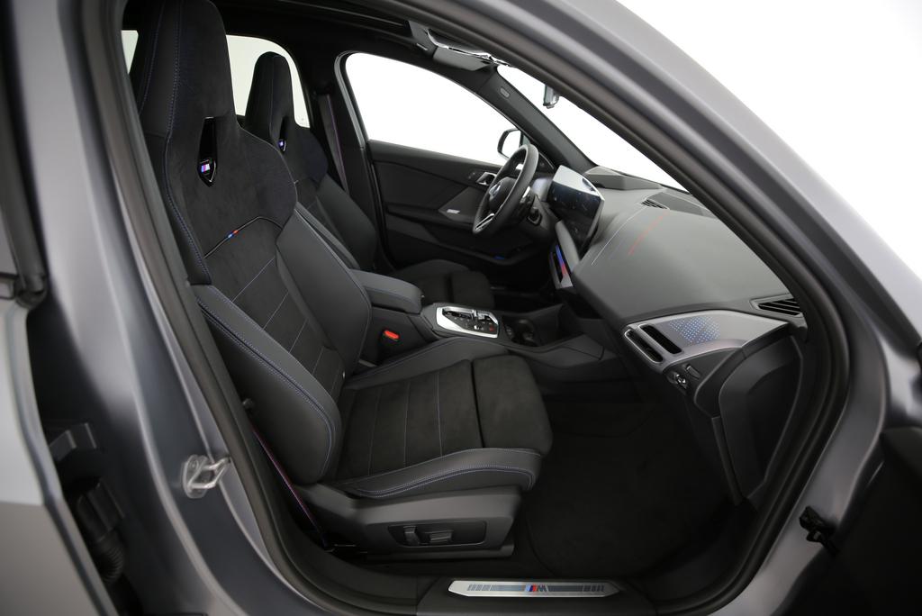 BMW 120i-image-19