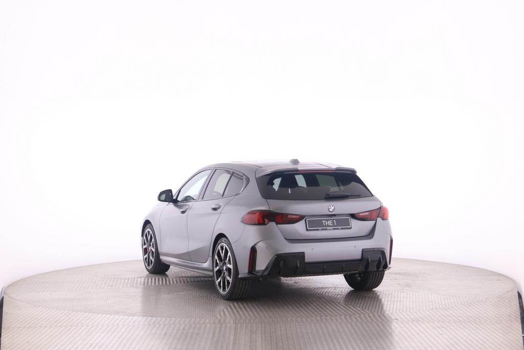 BMW 120i-image-5