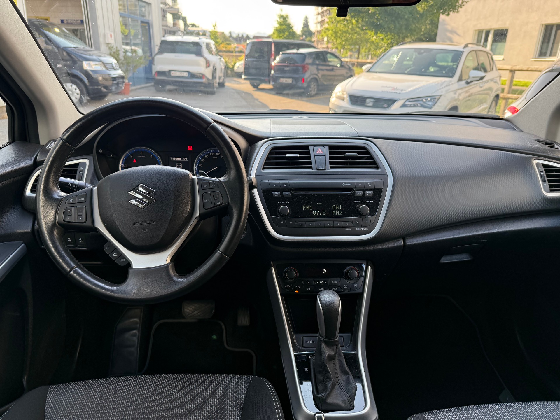 SUZUKI SX4 S-Cross 1.6 TD PizSulai 4WD TCSS-image-10