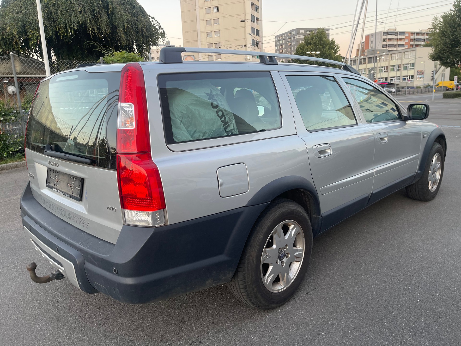 VOLVO XC70 D5 AWD Momentum-image-4
