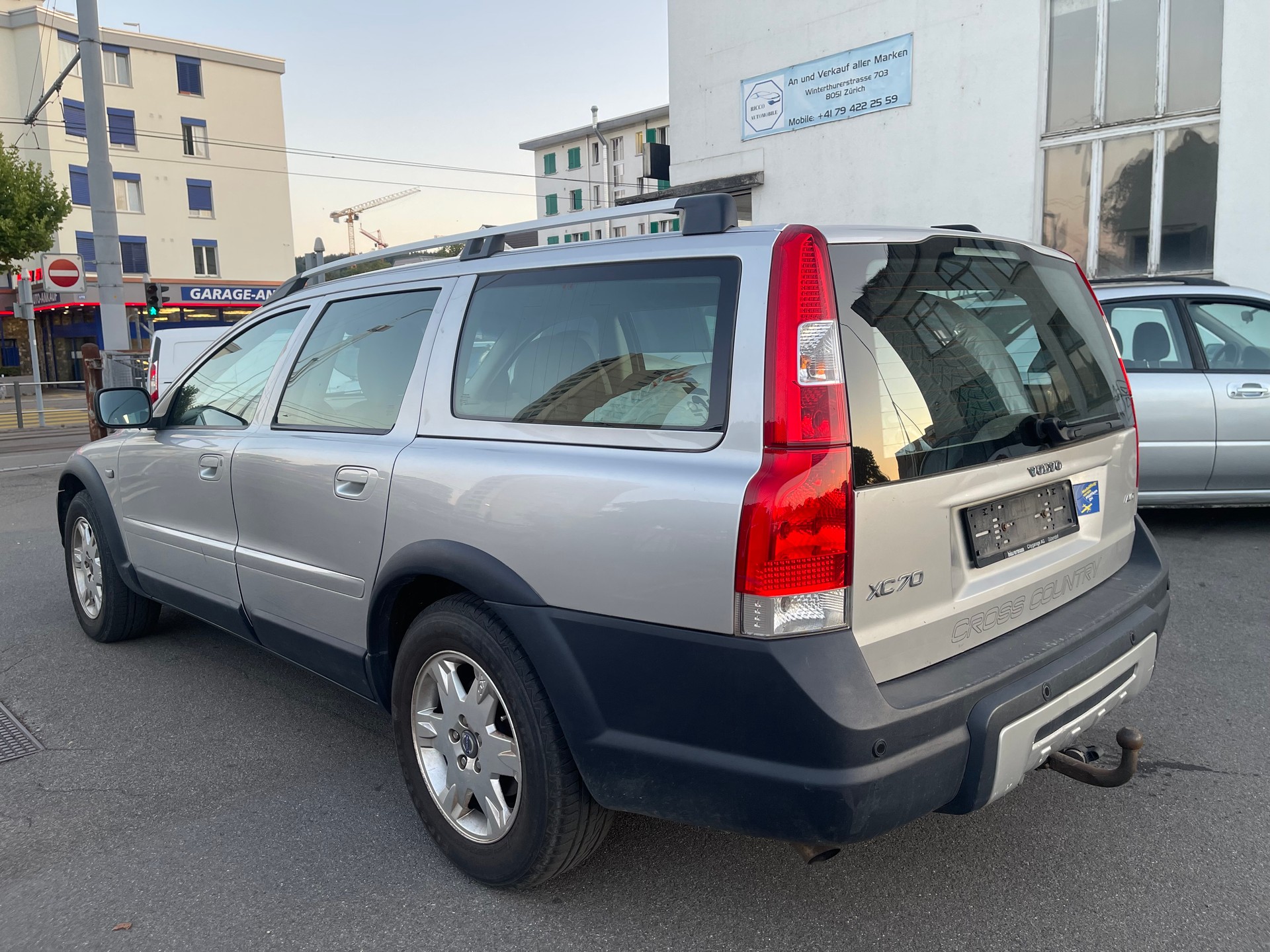 VOLVO XC70 D5 AWD Momentum-image-3