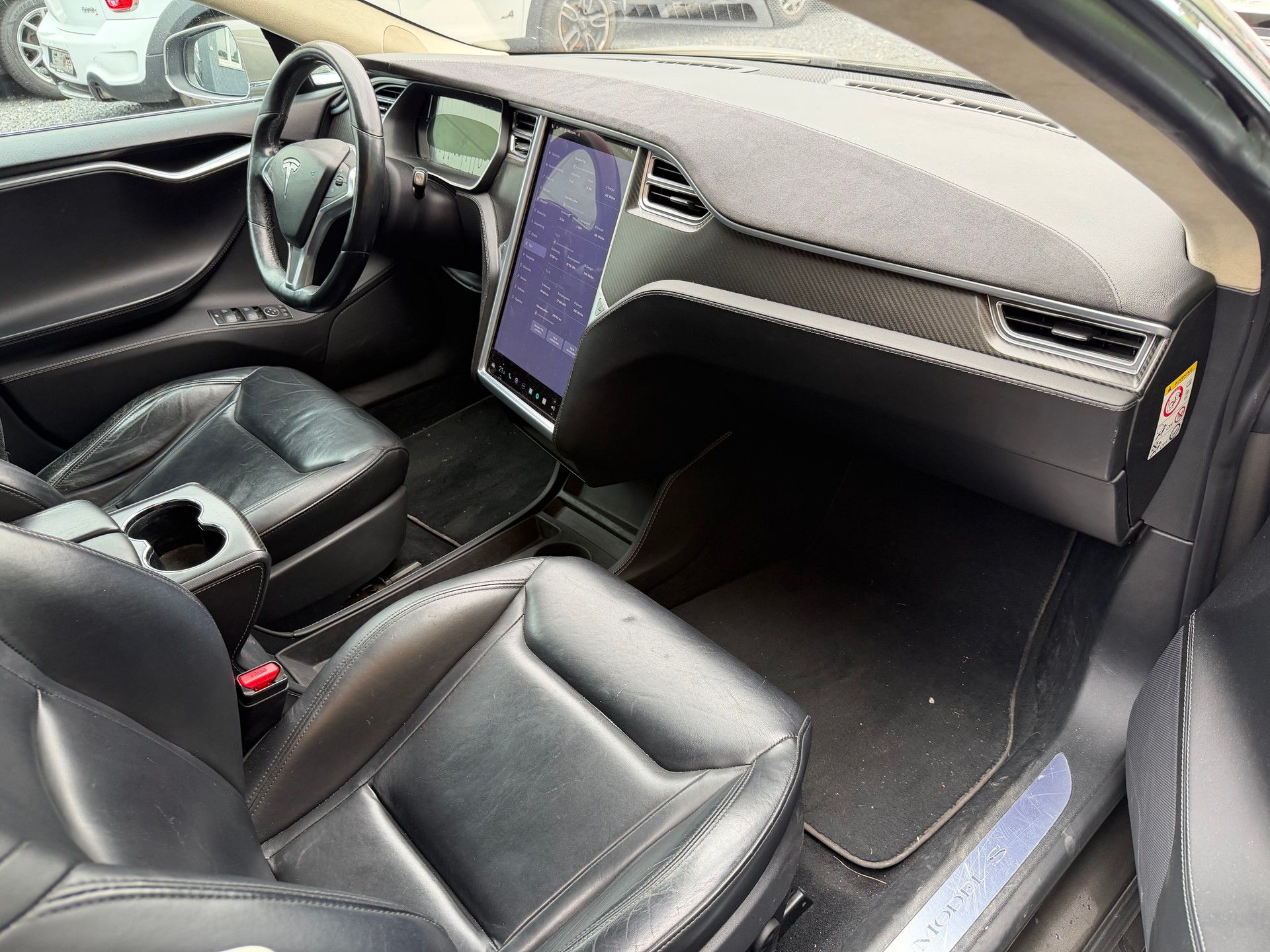 TESLA Model S 85 D Performance-image-10