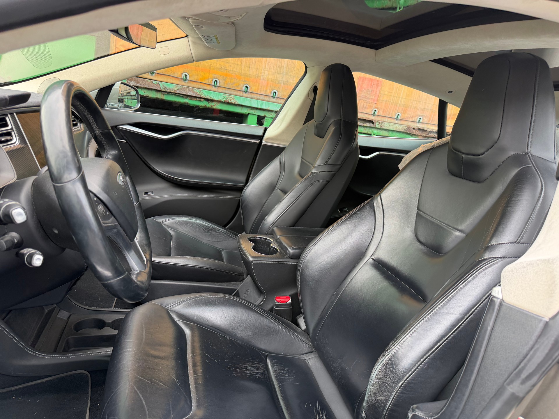 TESLA Model S 85 D Performance-image-8
