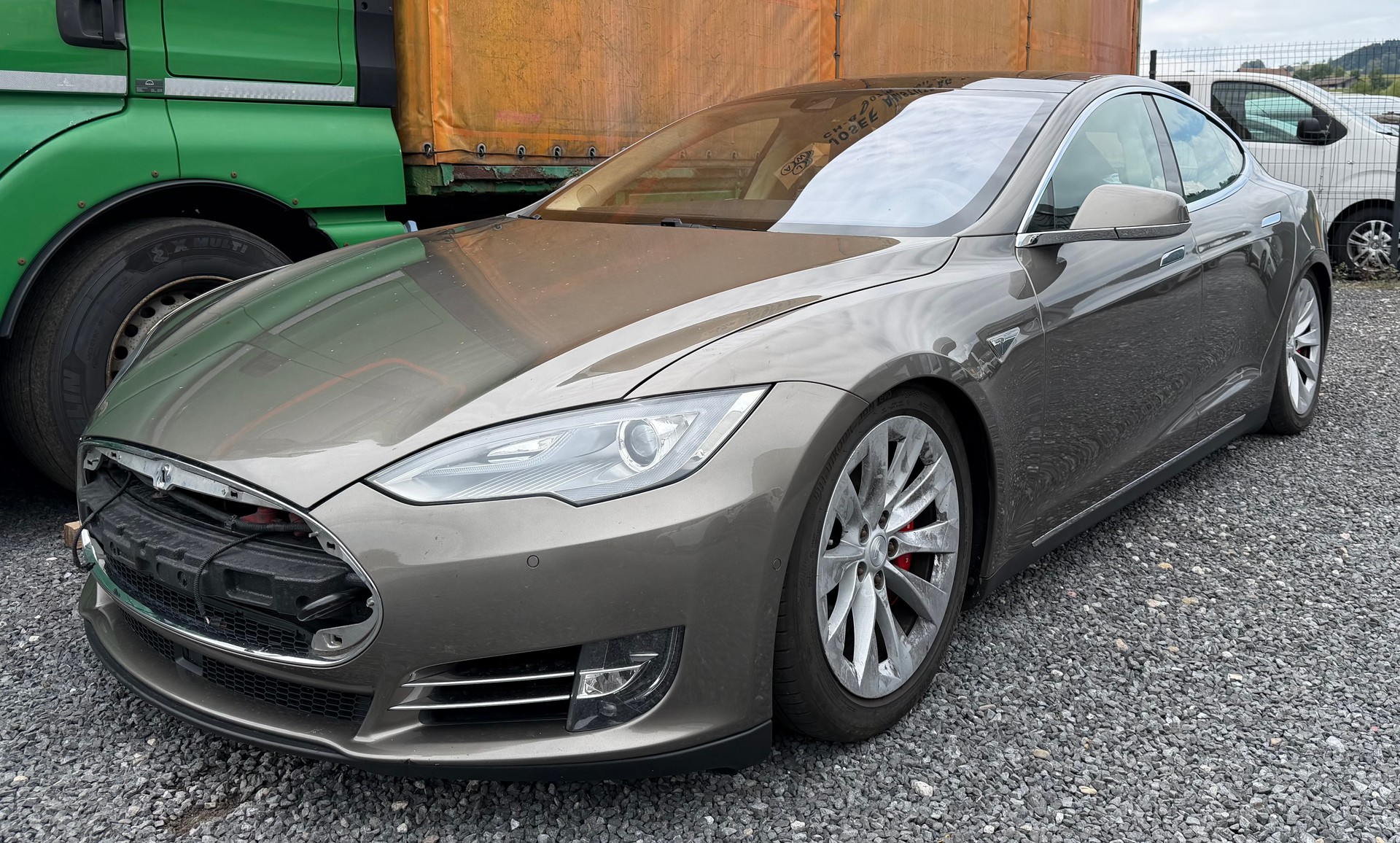 TESLA Model S 85 D Performance-image-1