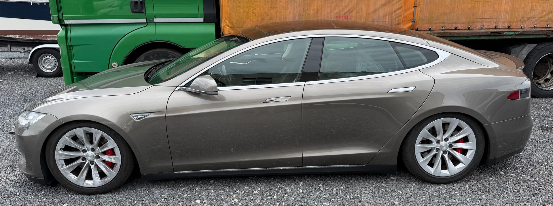 TESLA Model S 85 D Performance-image-2