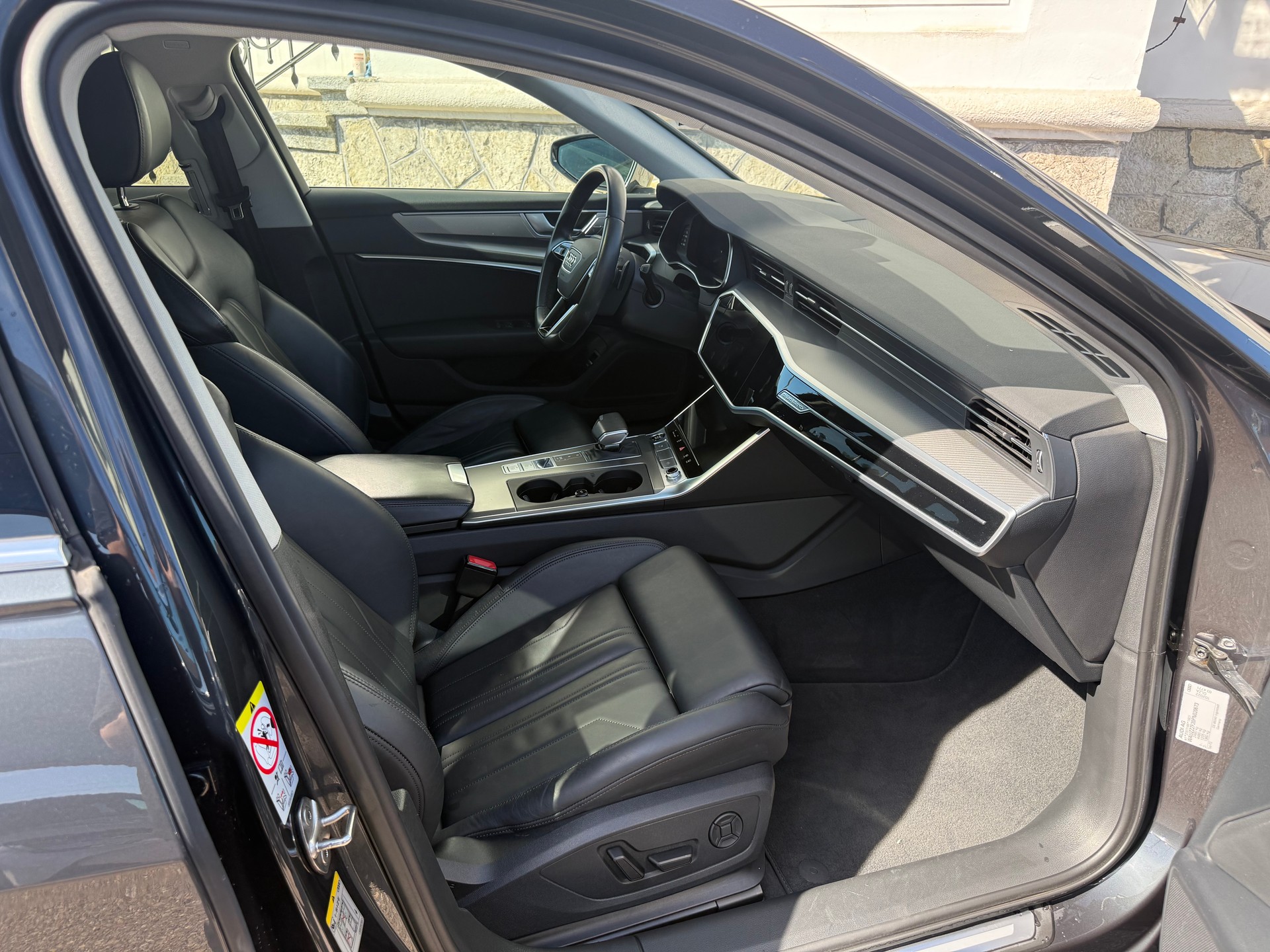 AUDI A6 Avant 3.0 55 TFSI Sport quattro S-Tronic-image-13