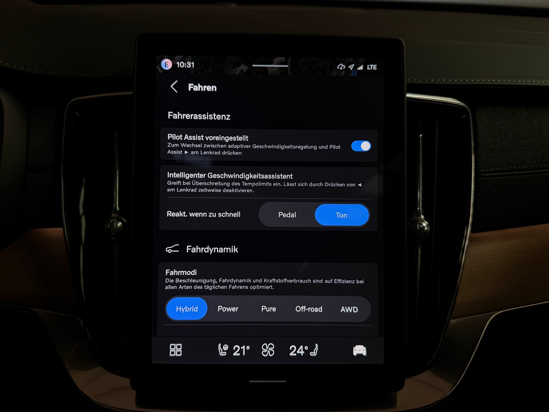 VOLVO XC90 T8 eAWD PluginHybrid Plus Dark Geartronic-image-27