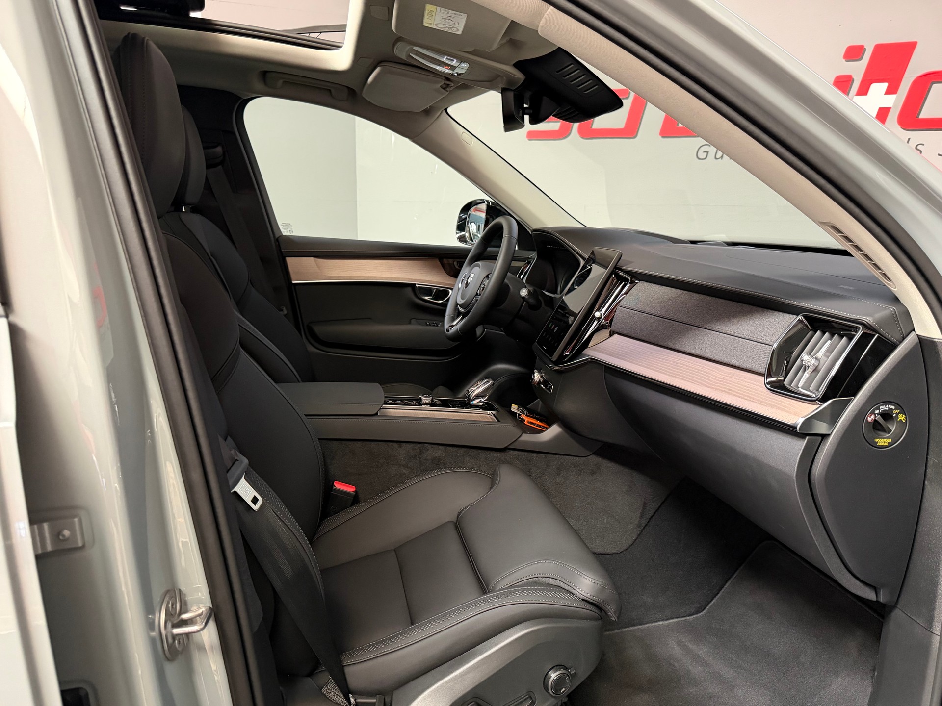 VOLVO XC90 T8 eAWD PluginHybrid Plus Dark Geartronic-image-16