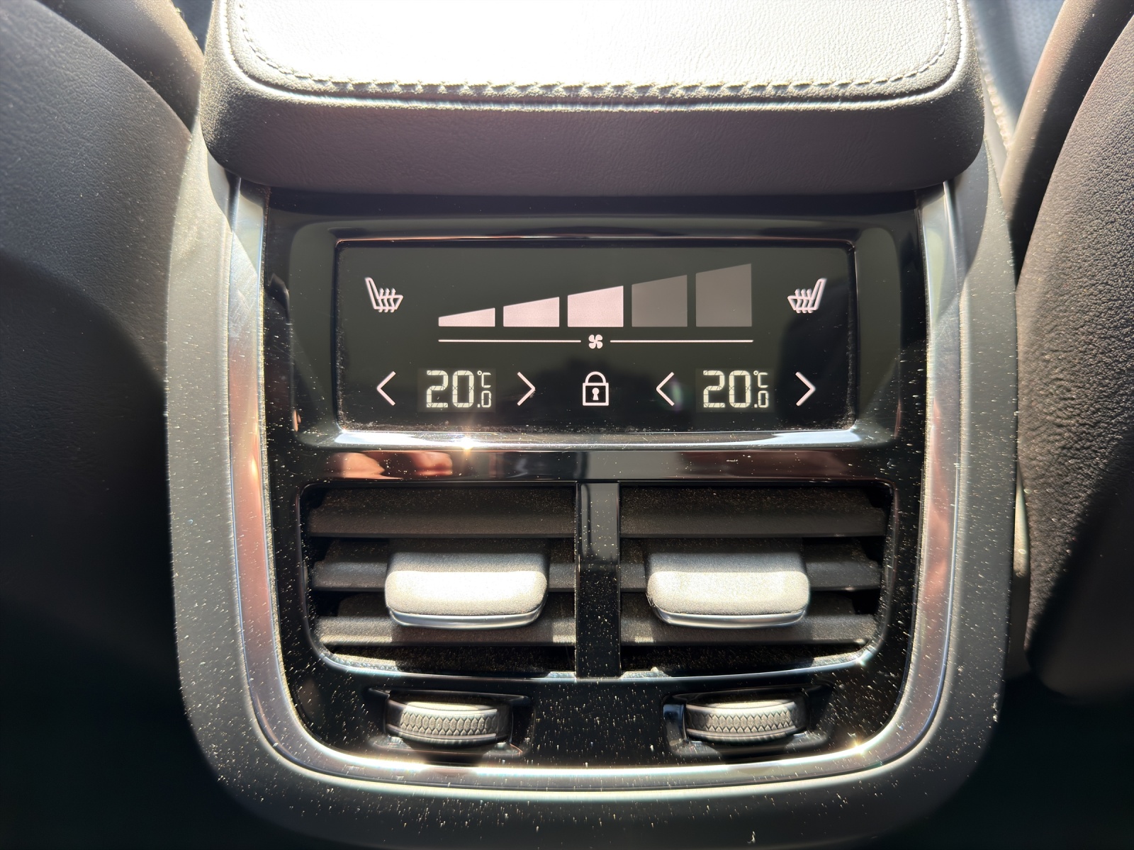 VOLVO XC90 T8 eAWD PluginHybrid Ultimate Dark Geartronic-image-15