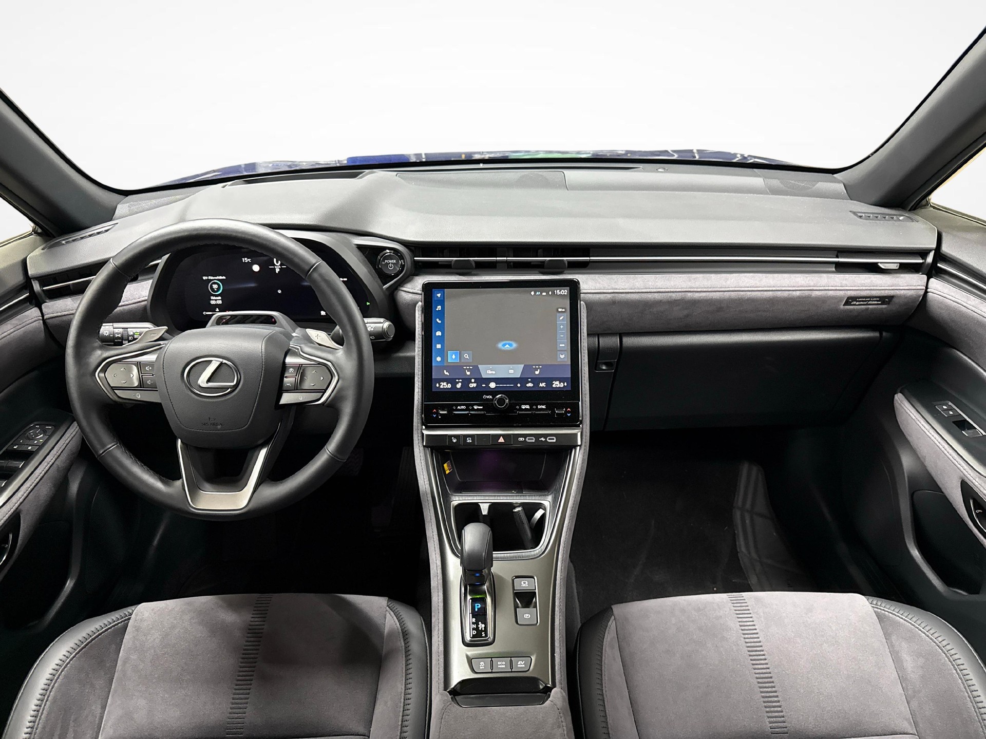 LEXUS LBX 1.5 Hybrid Original Edition AWD-image-8