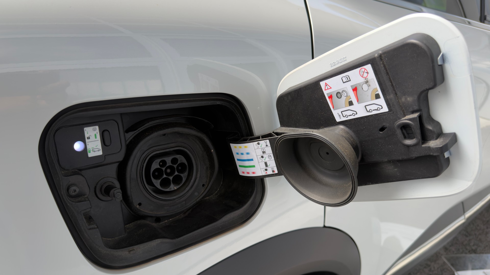 RENAULT Captur 1.6 E-Tech Plug-in Edition One-image-5