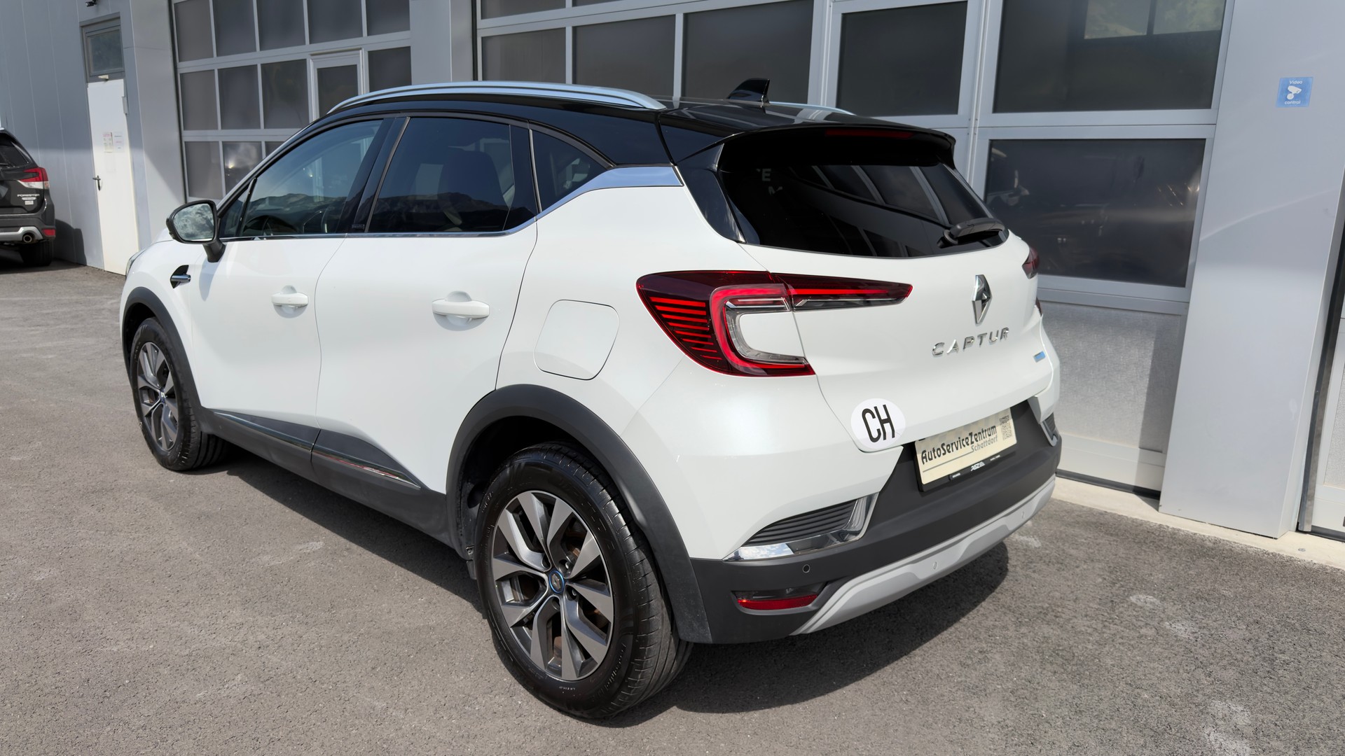 RENAULT Captur 1.6 E-Tech Plug-in Edition One-image-1
