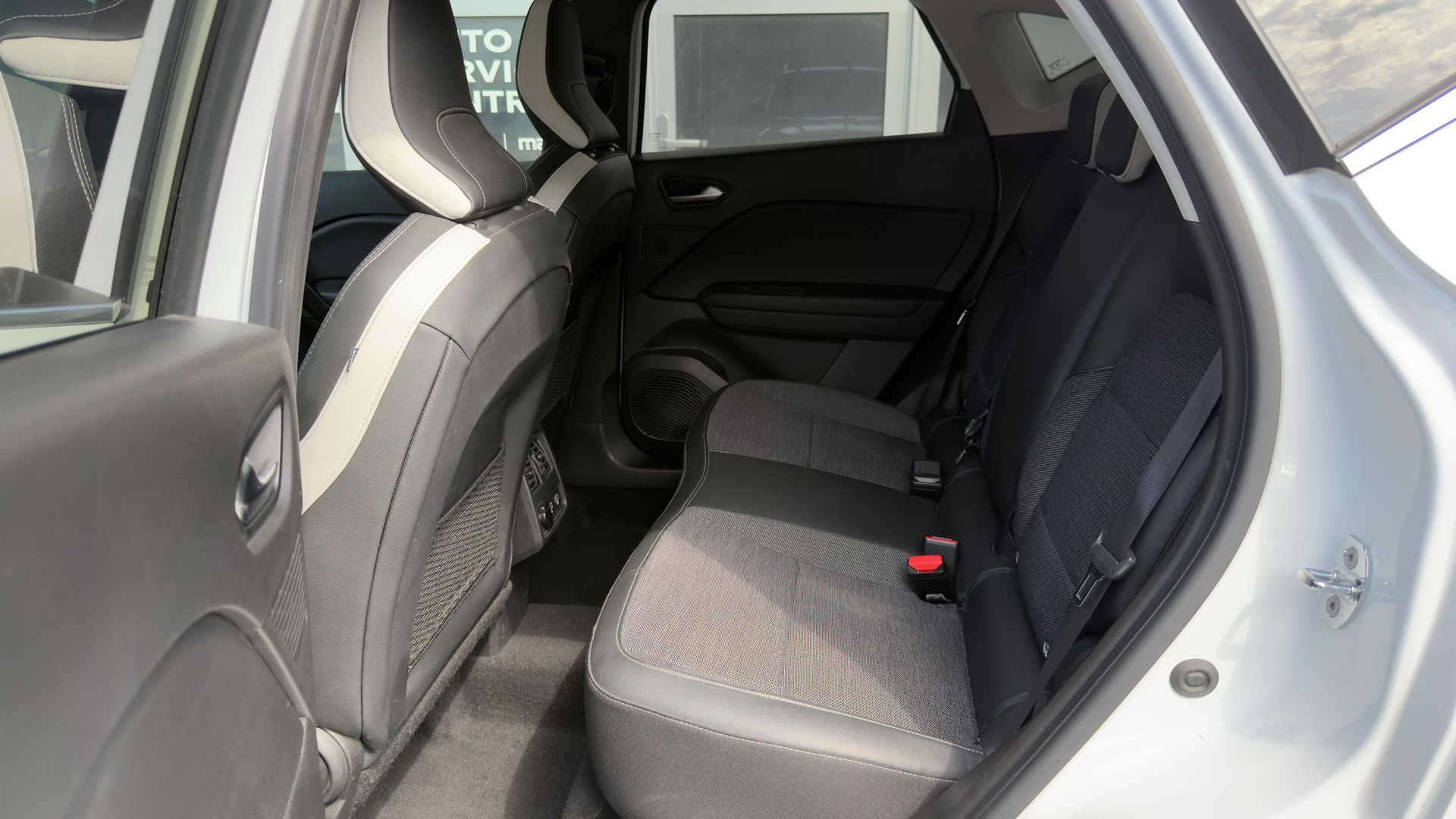 RENAULT Captur 1.6 E-Tech Plug-in Edition One-image-11