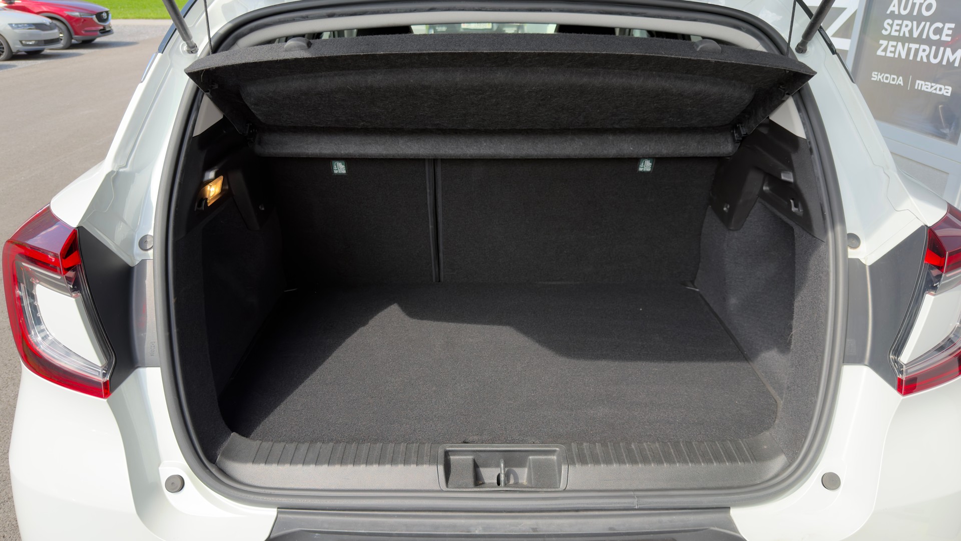RENAULT Captur 1.6 E-Tech Plug-in Edition One-image-4