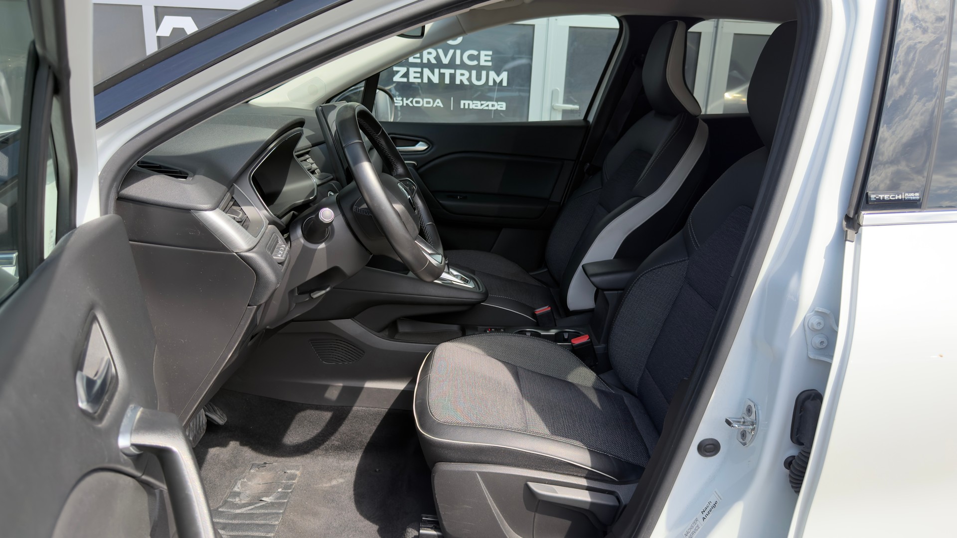 RENAULT Captur 1.6 E-Tech Plug-in Edition One-image-7