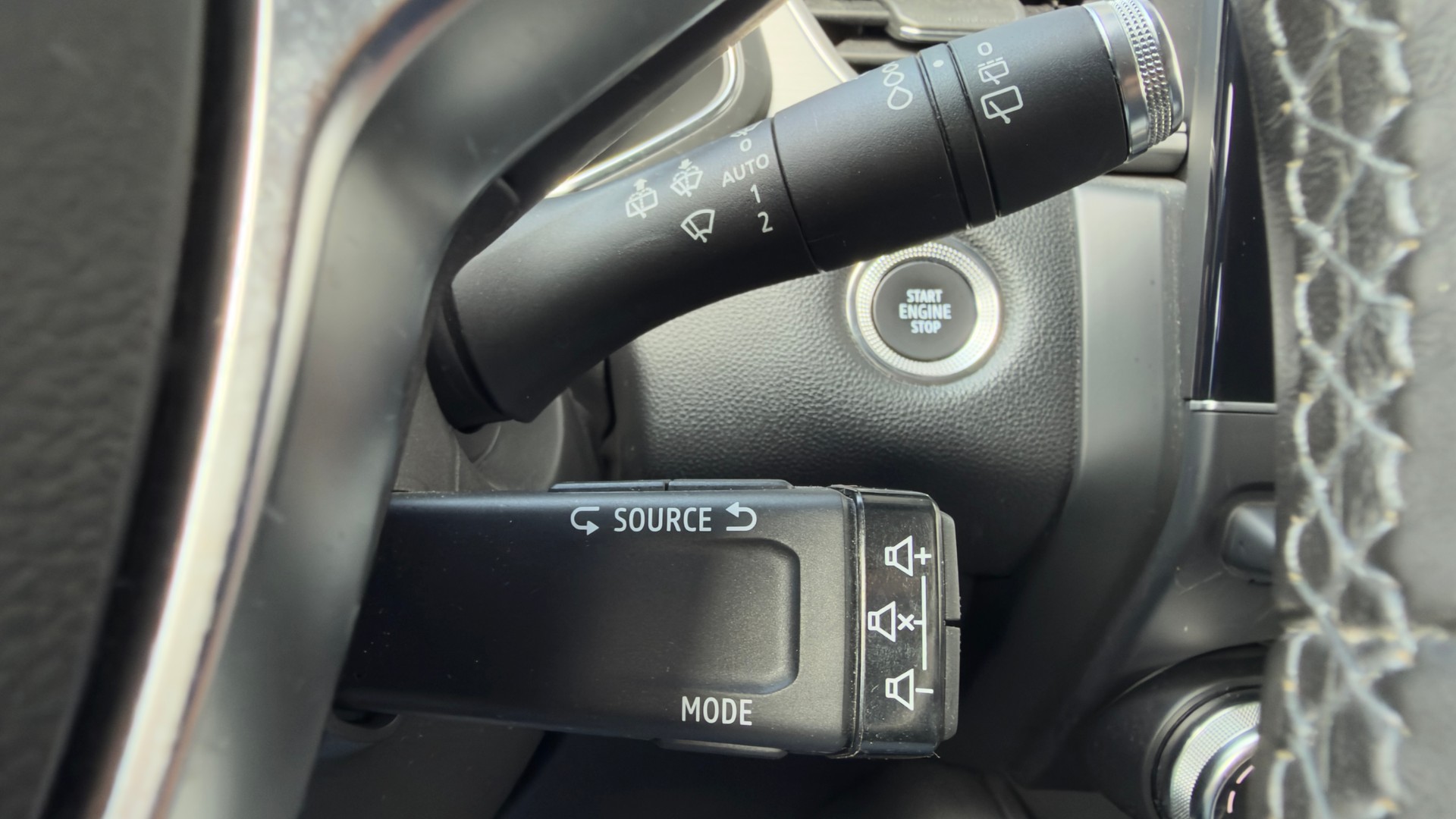 RENAULT Captur 1.6 E-Tech Plug-in Edition One-image-9