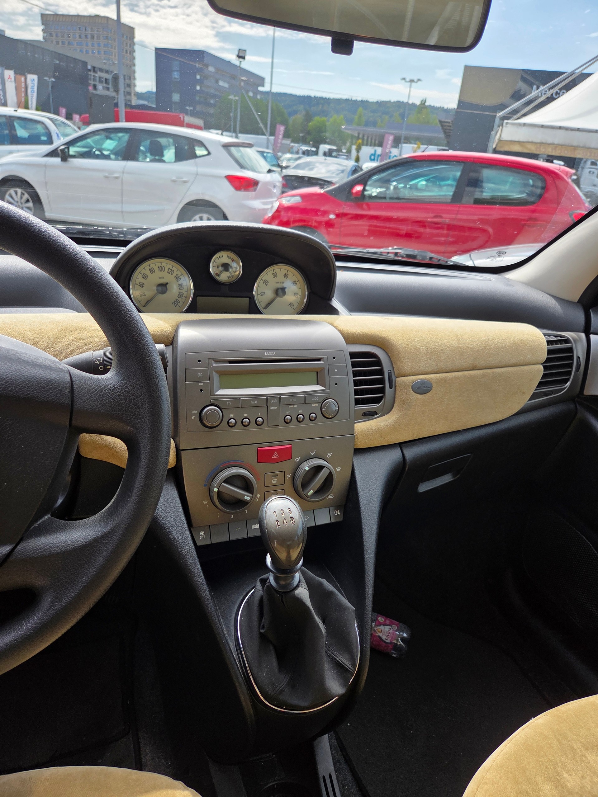 LANCIA Ypsilon 1.2 16V Platino-image-4