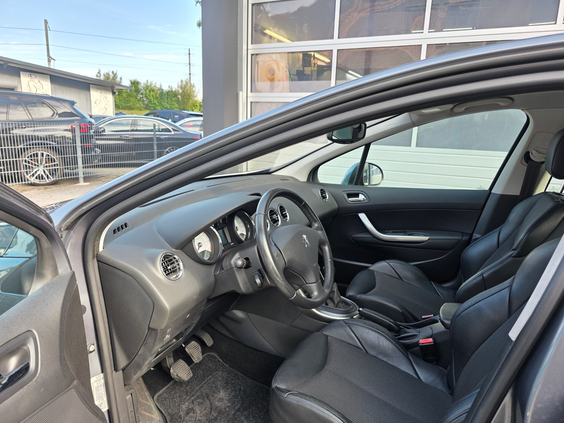 PEUGEOT 308 1.6 16V T Sport-image-5