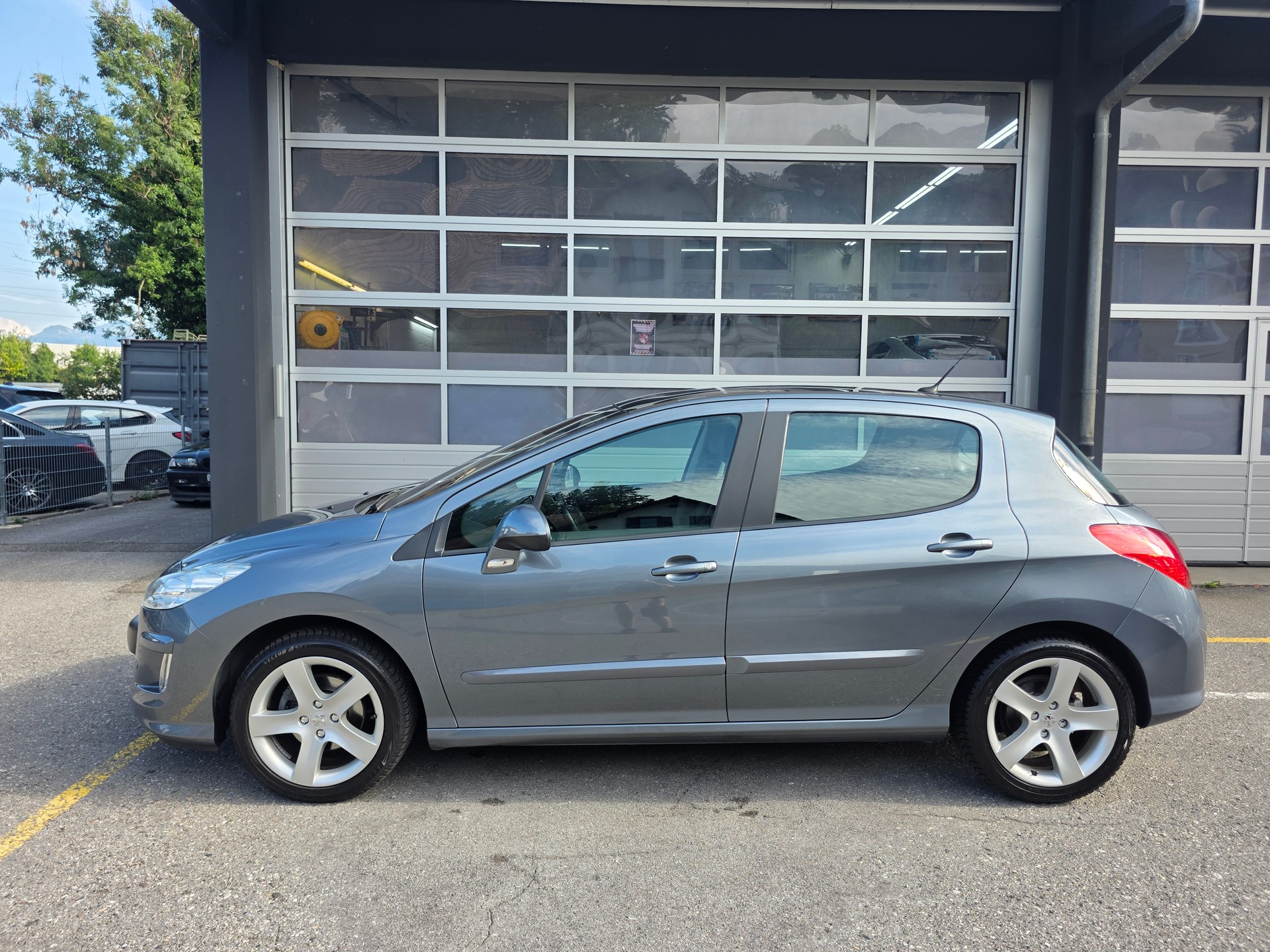 PEUGEOT 308 1.6 16V T Sport-image-2
