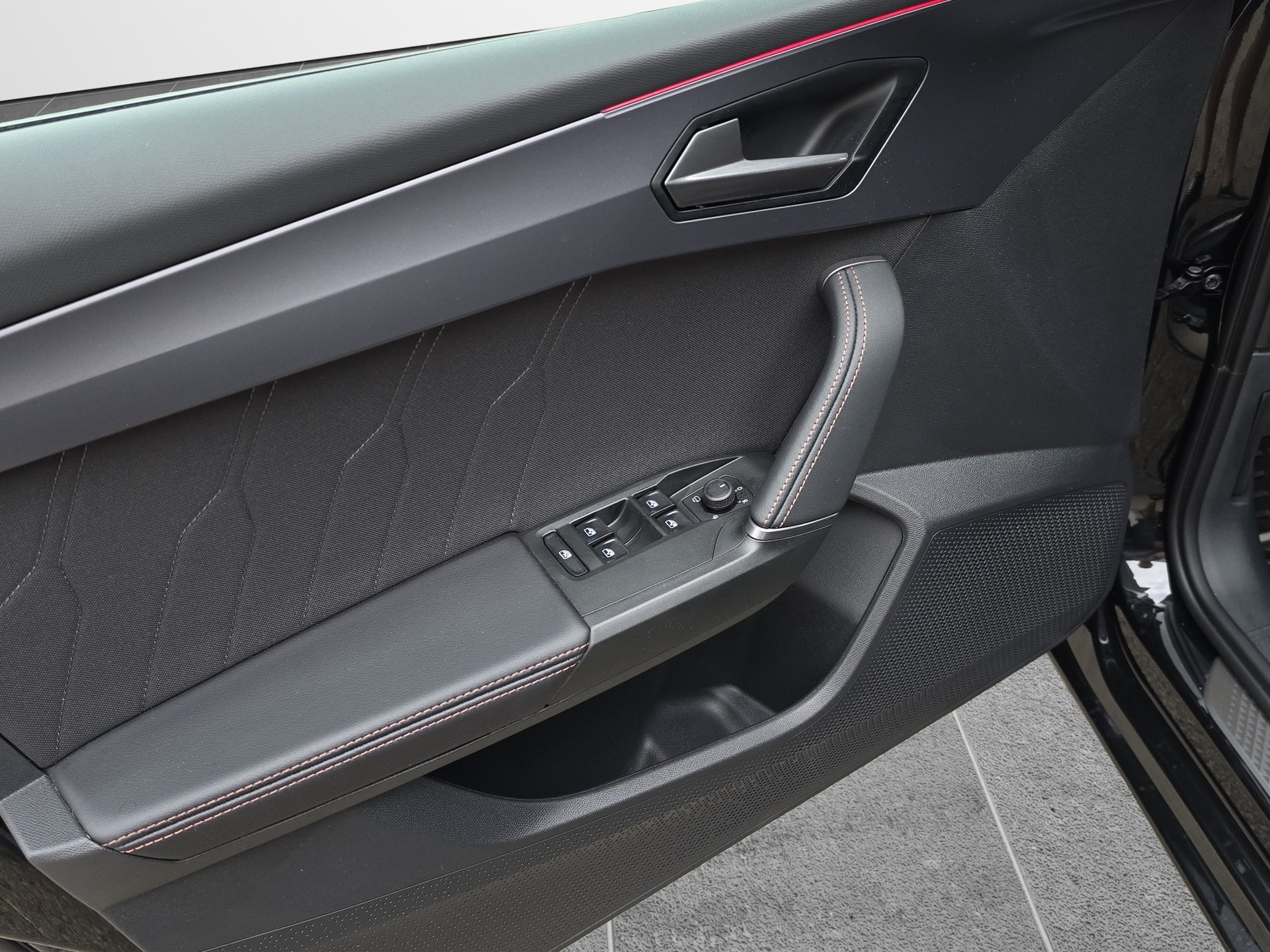 CUPRA Leon 1.5 eTSI DSG-image-11