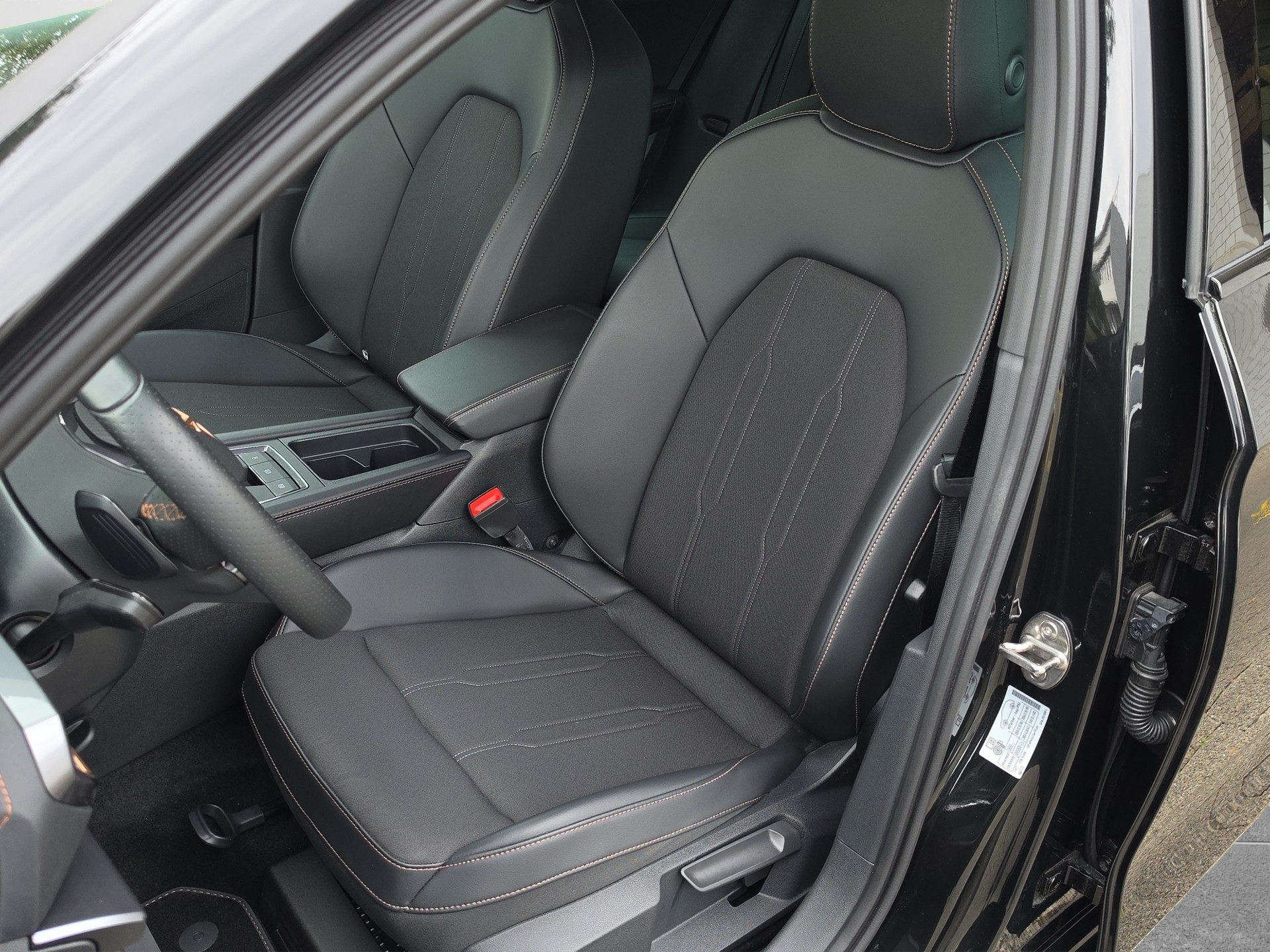 CUPRA Leon 1.5 eTSI DSG-image-12