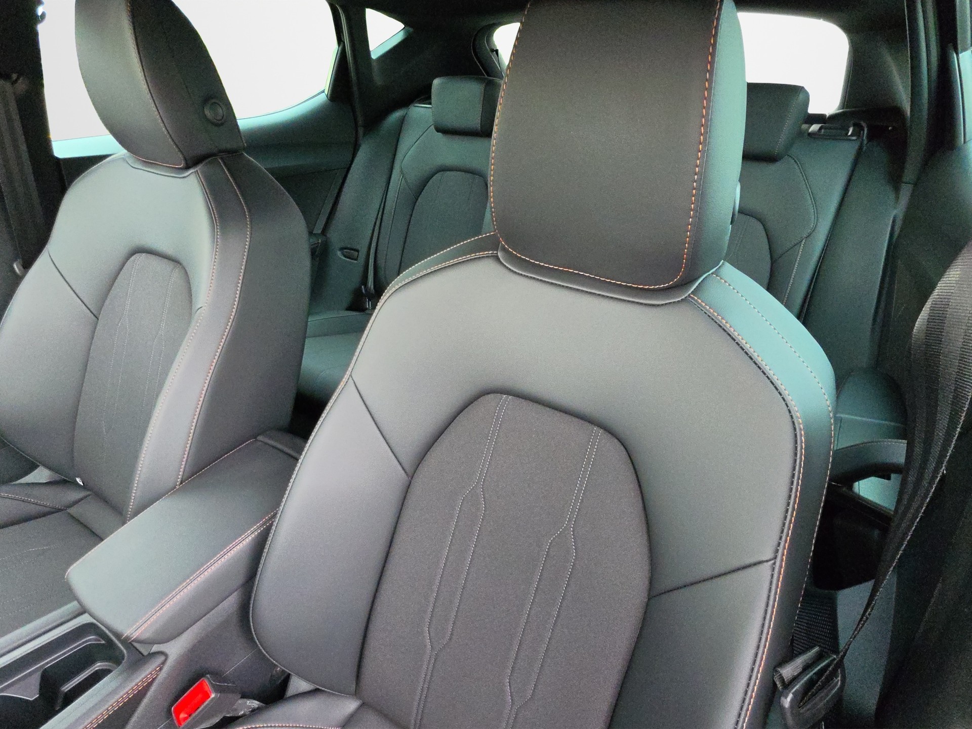 CUPRA Leon 1.5 eTSI DSG-image-13