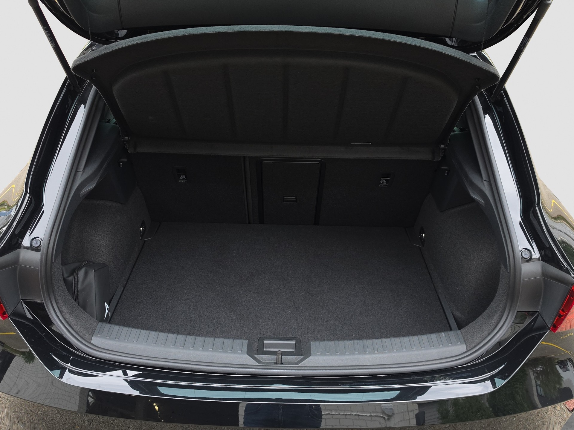 CUPRA Leon 1.5 eTSI DSG-image-10