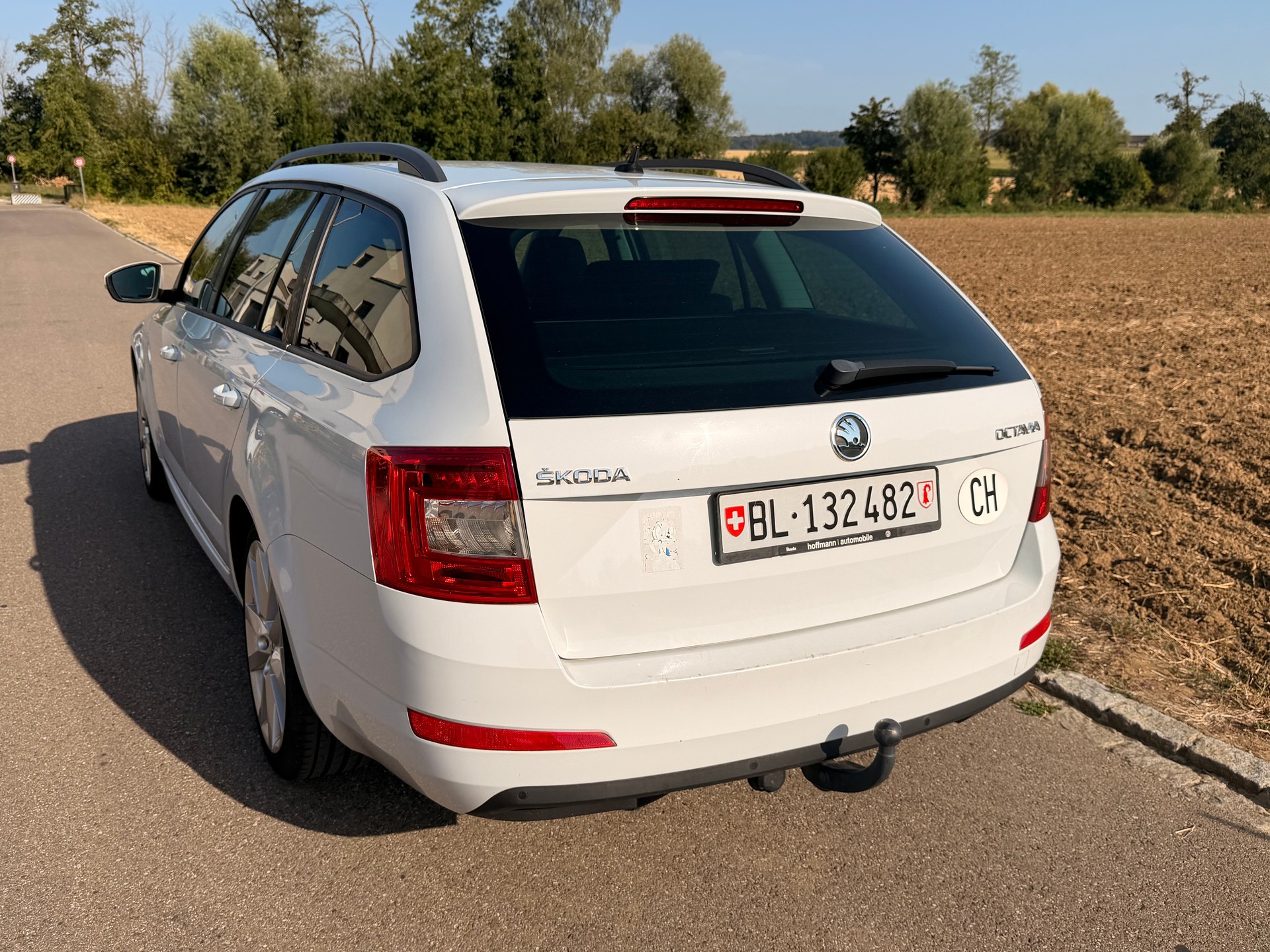 SKODA 1.8 TSI Elegance DSG-image-2