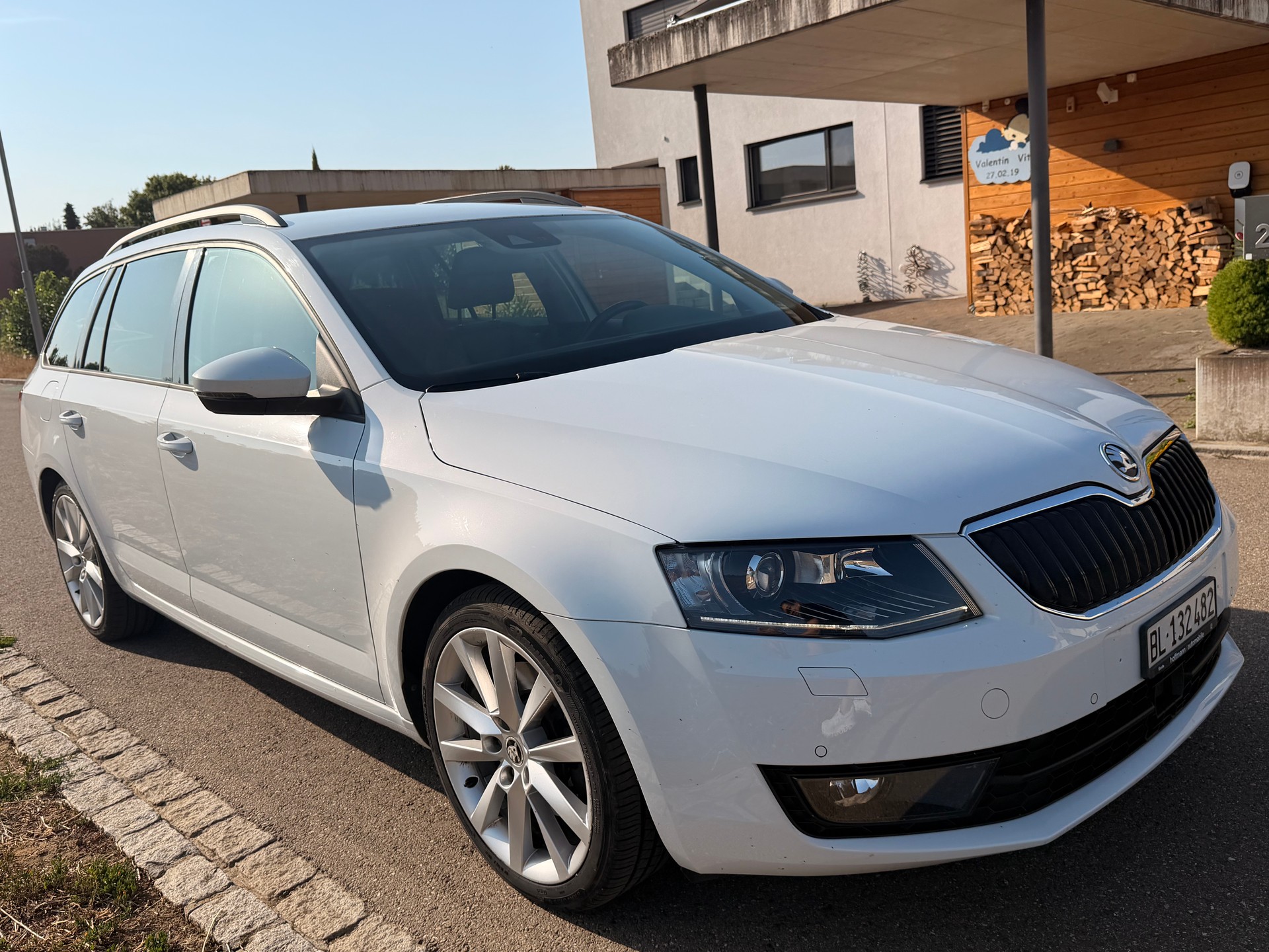 SKODA 1.8 TSI Elegance DSG-image-1