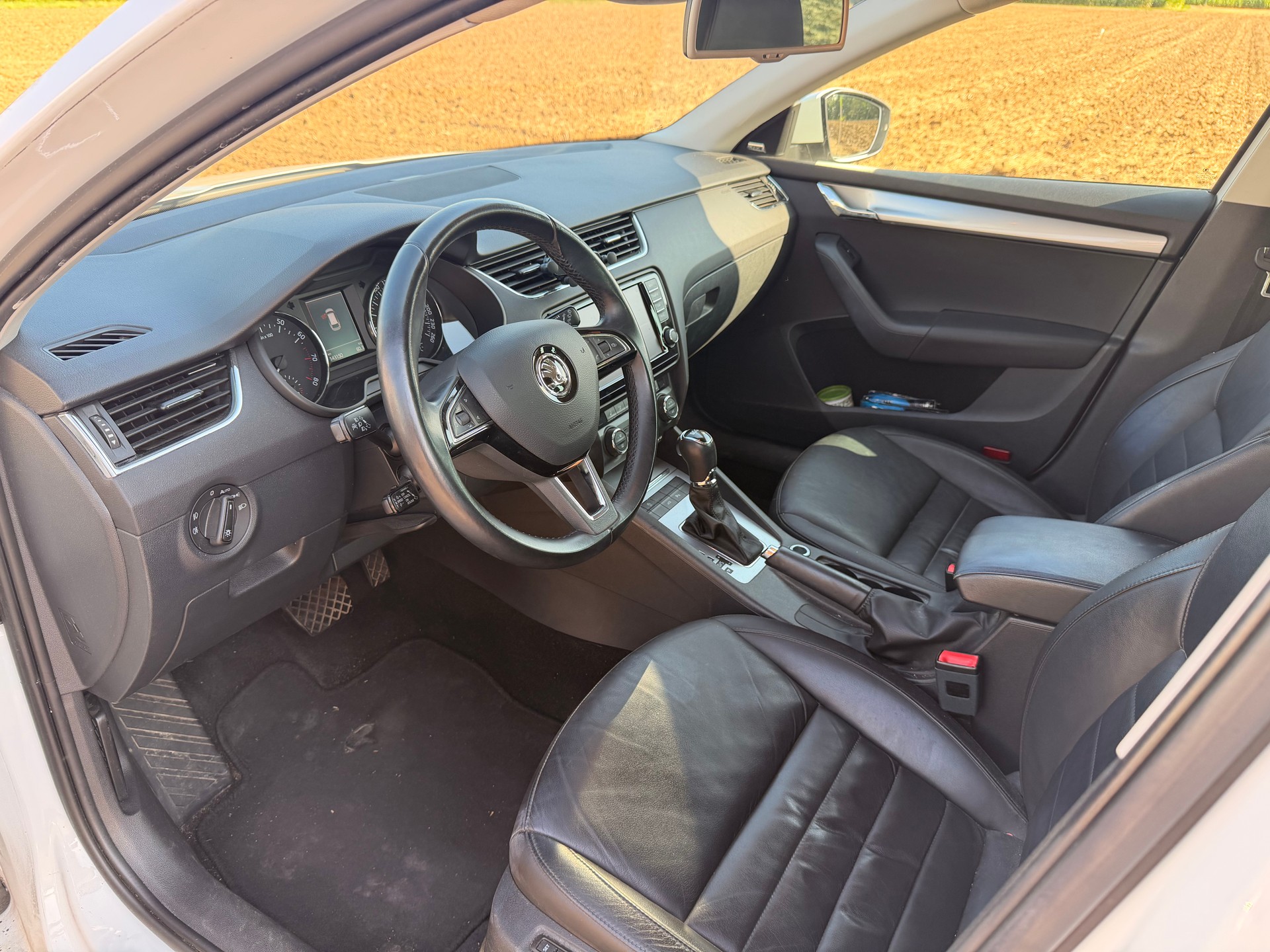 SKODA 1.8 TSI Elegance DSG-image-4