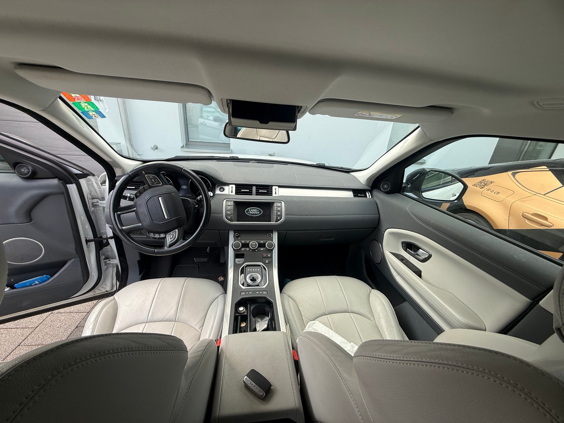 LAND ROVER Evoque-image-3