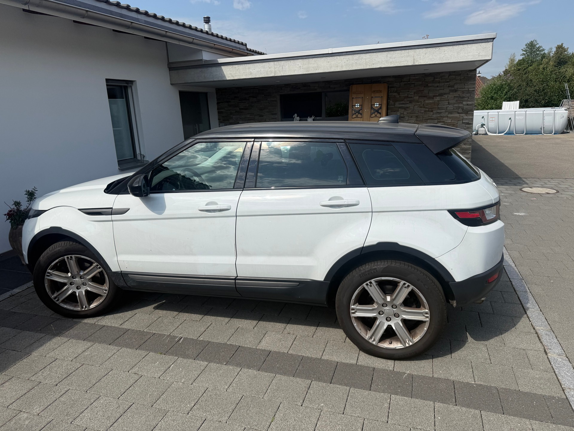 LAND ROVER Evoque-image-1