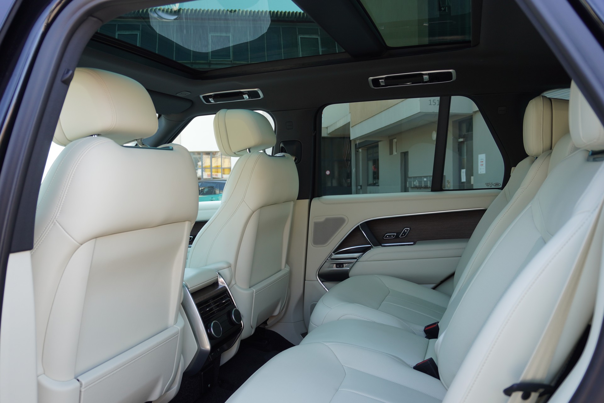 LAND ROVER Range Rover P550e Si6 PHEV HSE Automatic-image-4