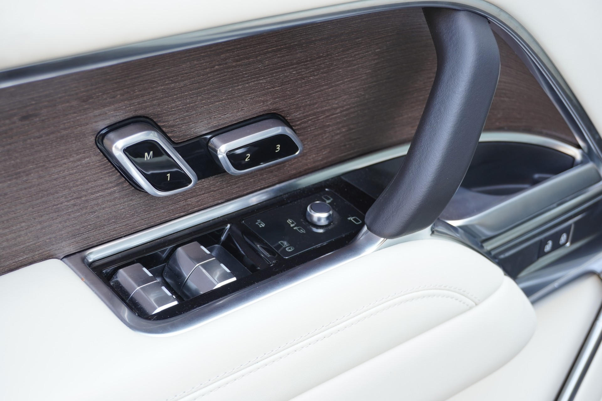 LAND ROVER Range Rover P550e Si6 PHEV HSE Automatic-image-6