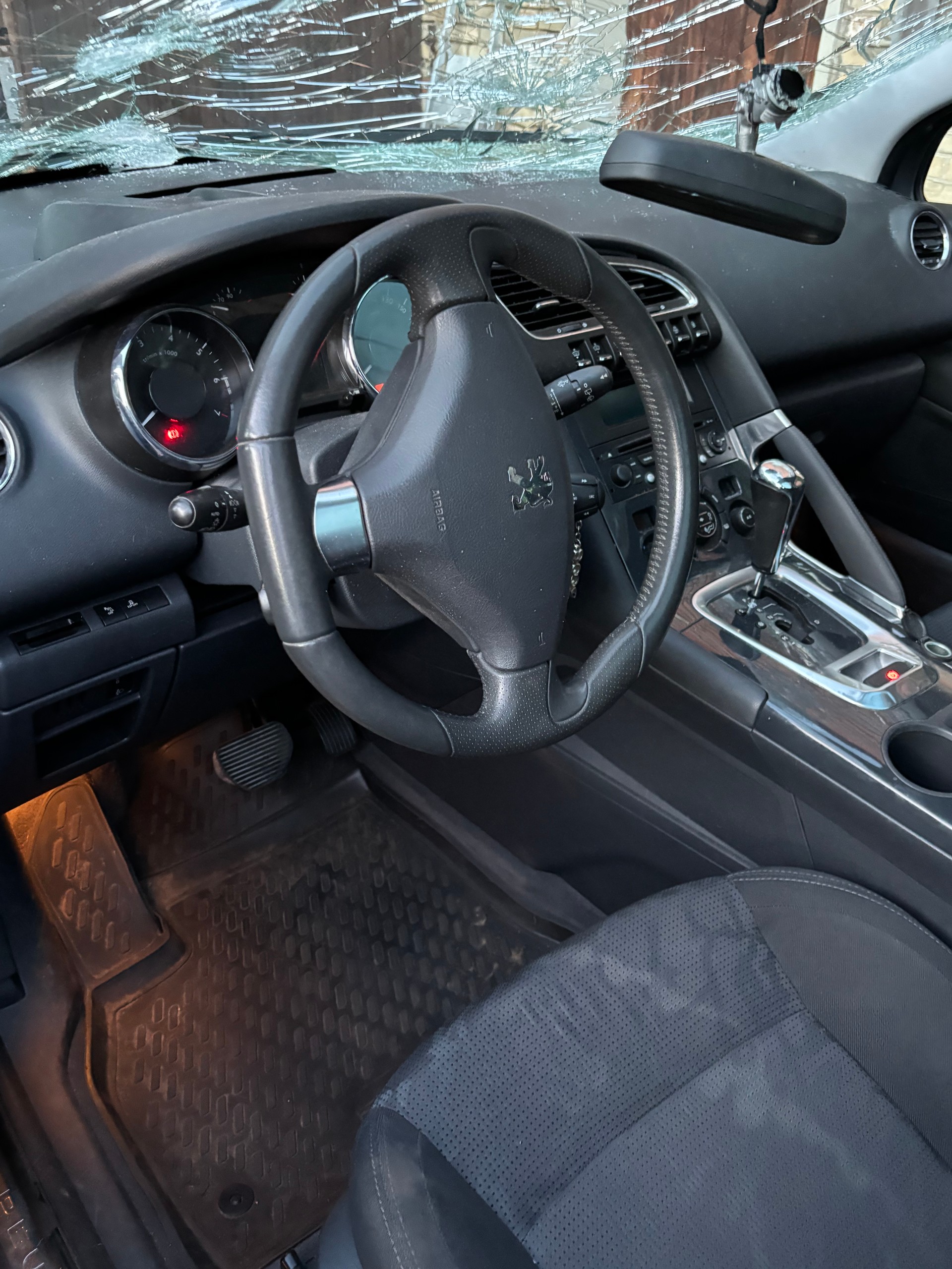 PEUGEOT 3008 1.6 16V T Sport Pack Tiptronic-image-6