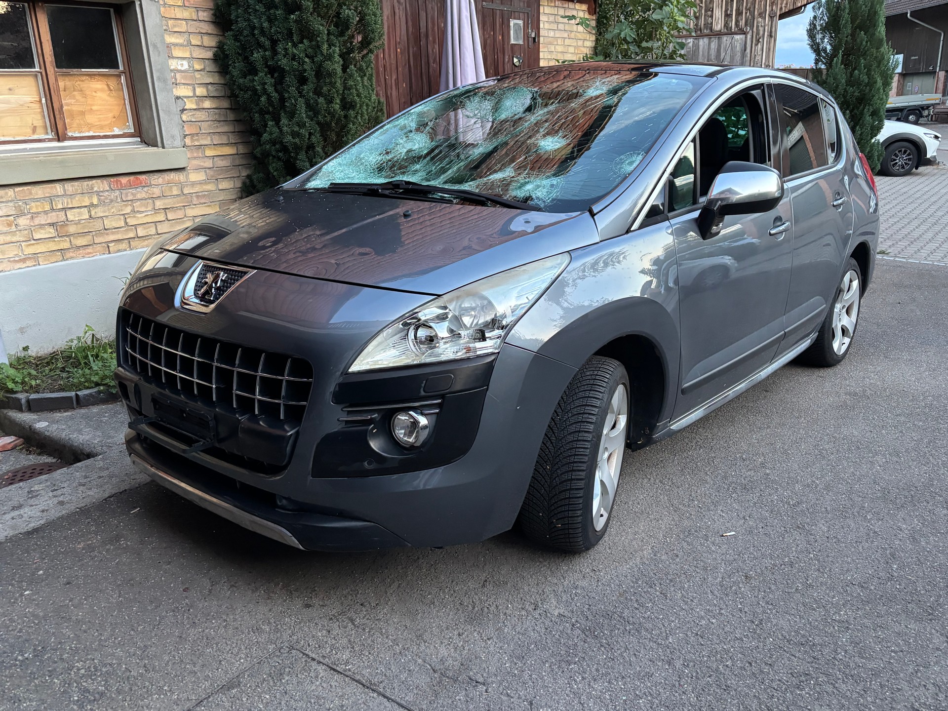 PEUGEOT 3008 1.6 16V T Sport Pack Tiptronic-image-2