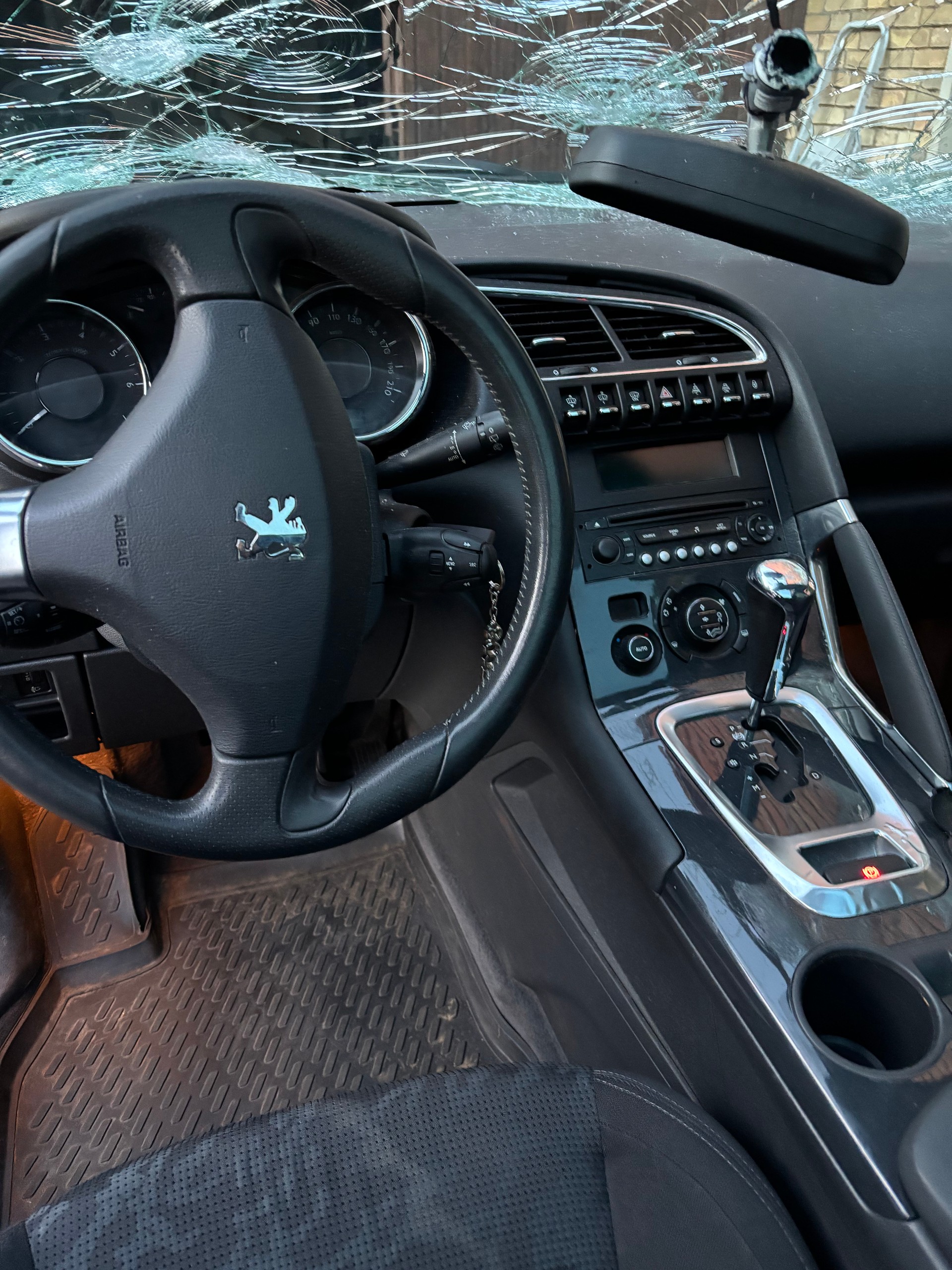 PEUGEOT 3008 1.6 16V T Sport Pack Tiptronic-image-8