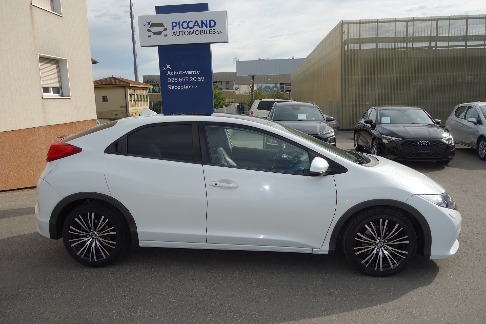 HONDA Civic 1.8i Executive-image-0