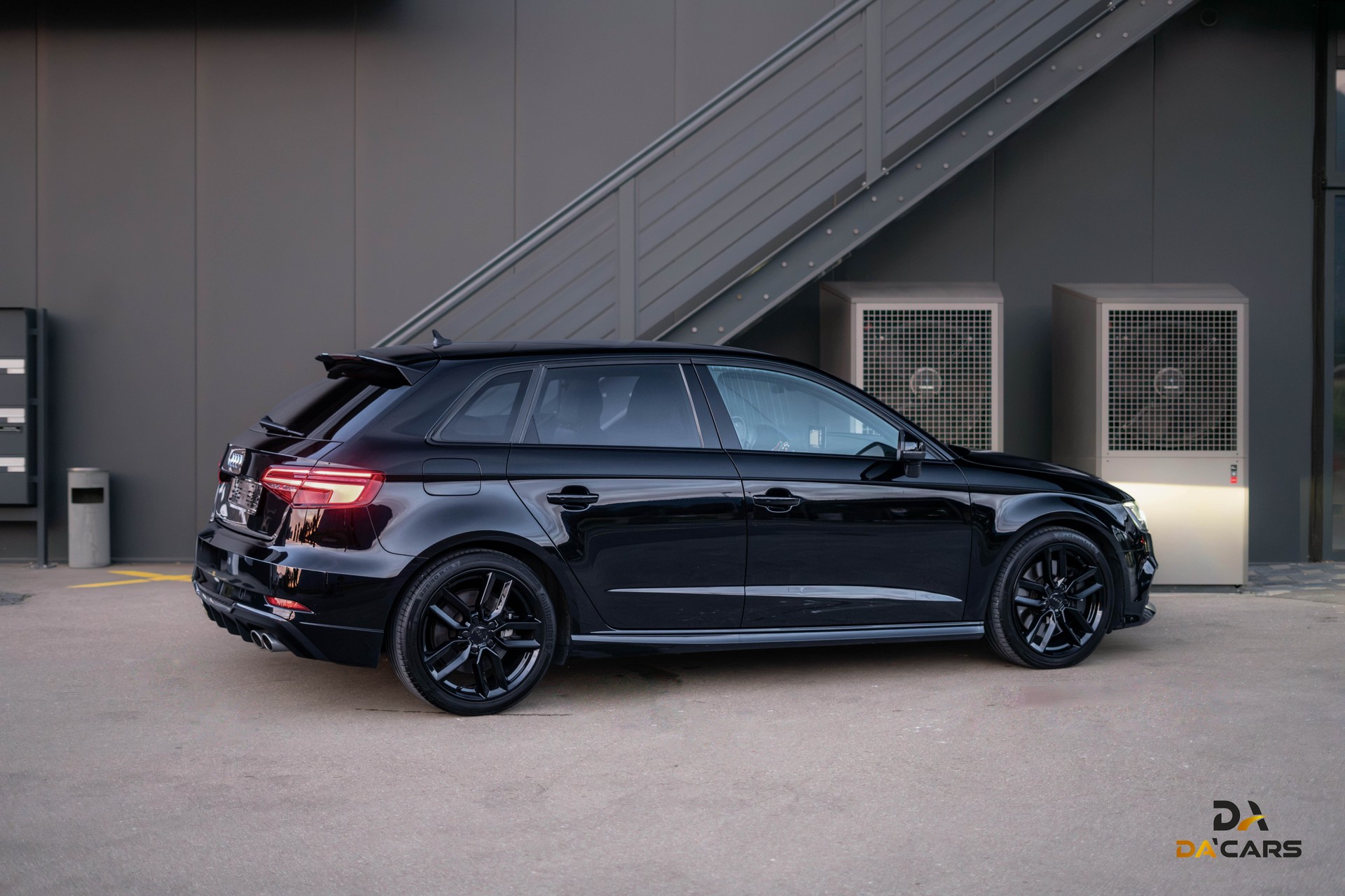 AUDI S3 Sportback 2.0 TFSI quattro S-tronic-showroom-element-3