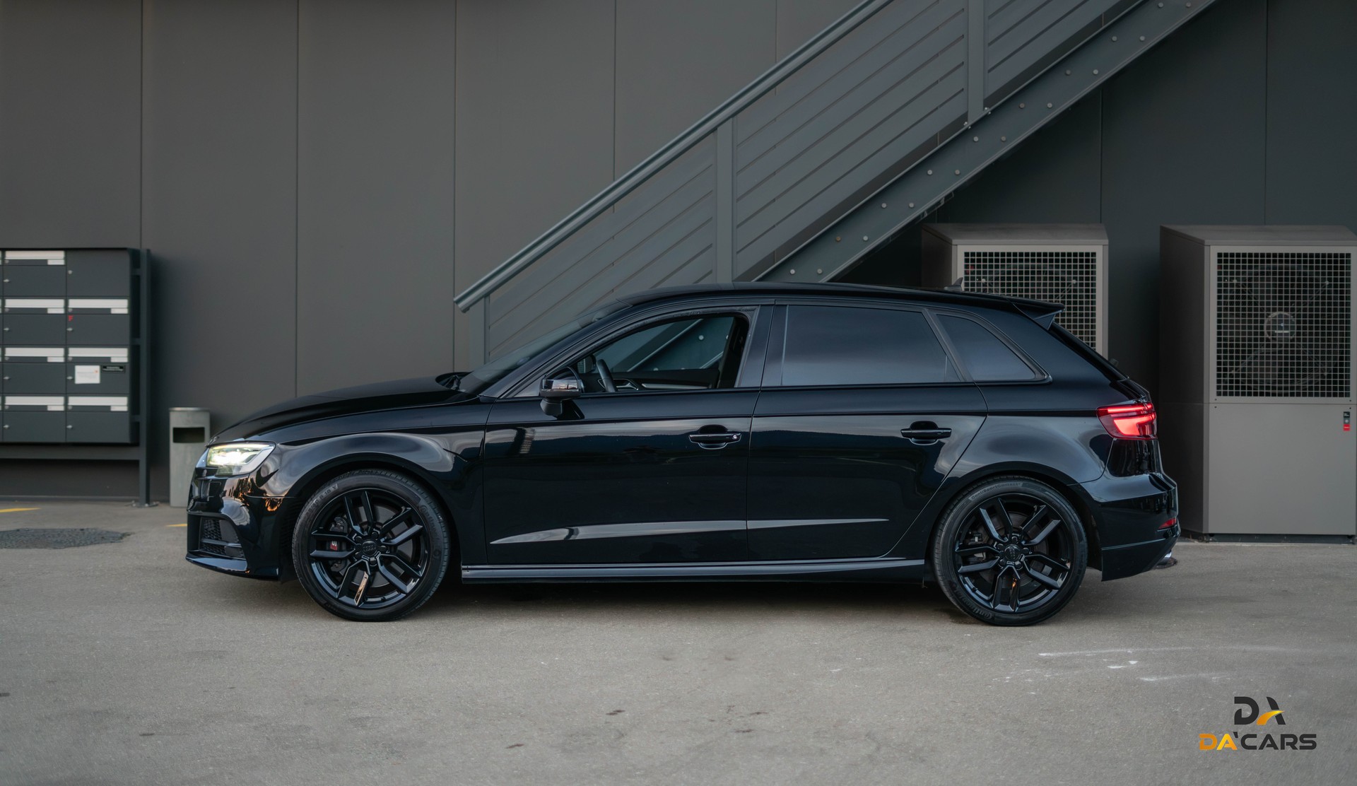 AUDI S3 Sportback 2.0 TFSI quattro S-tronic-showroom-element-2