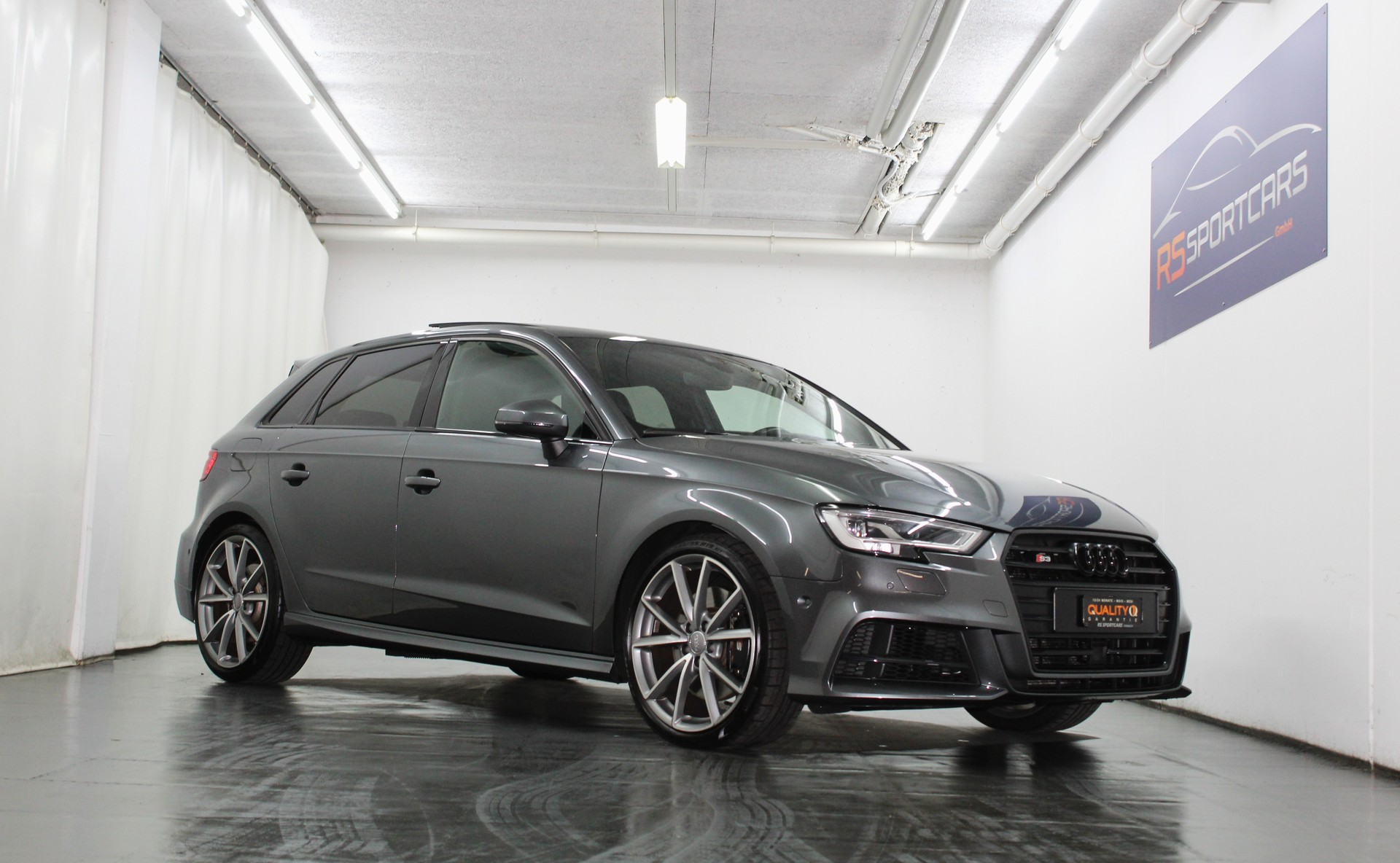 AUDI S3 Sportback 2.0 TFSI quattro S-tronic Optikpaket schwarz / CH-Fahrzeug-image-0