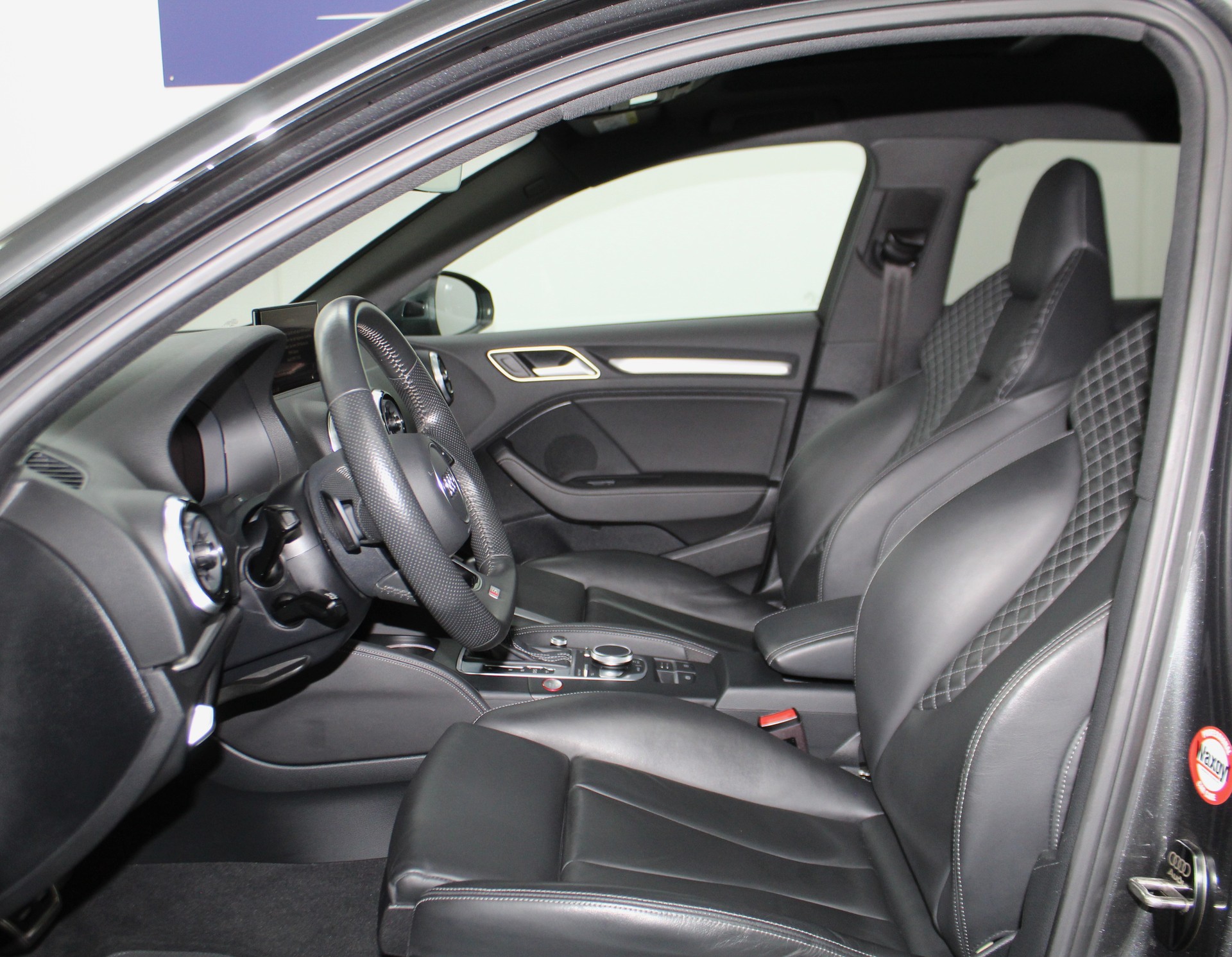 AUDI S3 Sportback 2.0 TFSI quattro S-tronic Optikpaket schwarz / CH-Fahrzeug-image-7
