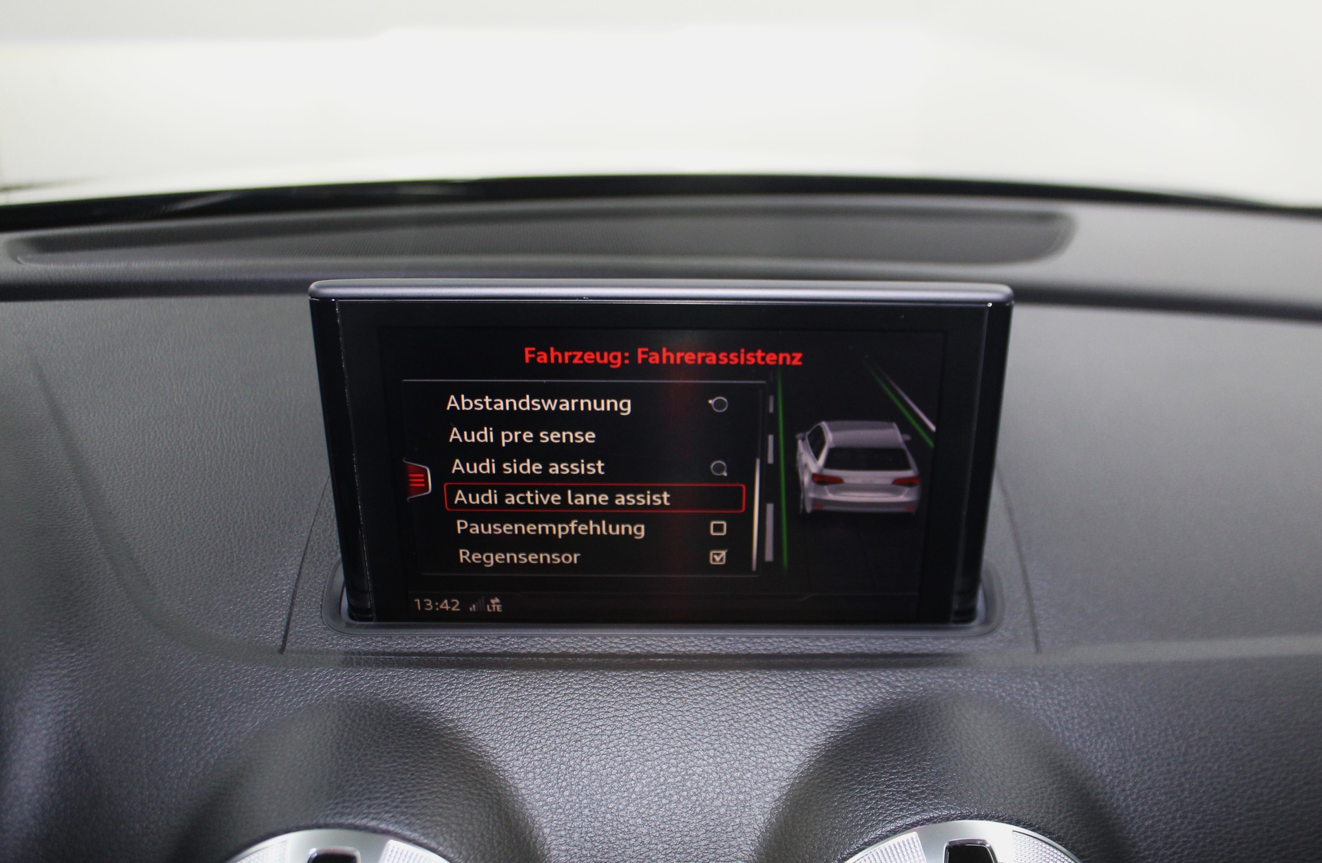AUDI S3 Sportback 2.0 TFSI quattro S-tronic Optikpaket schwarz / CH-Fahrzeug-image-27