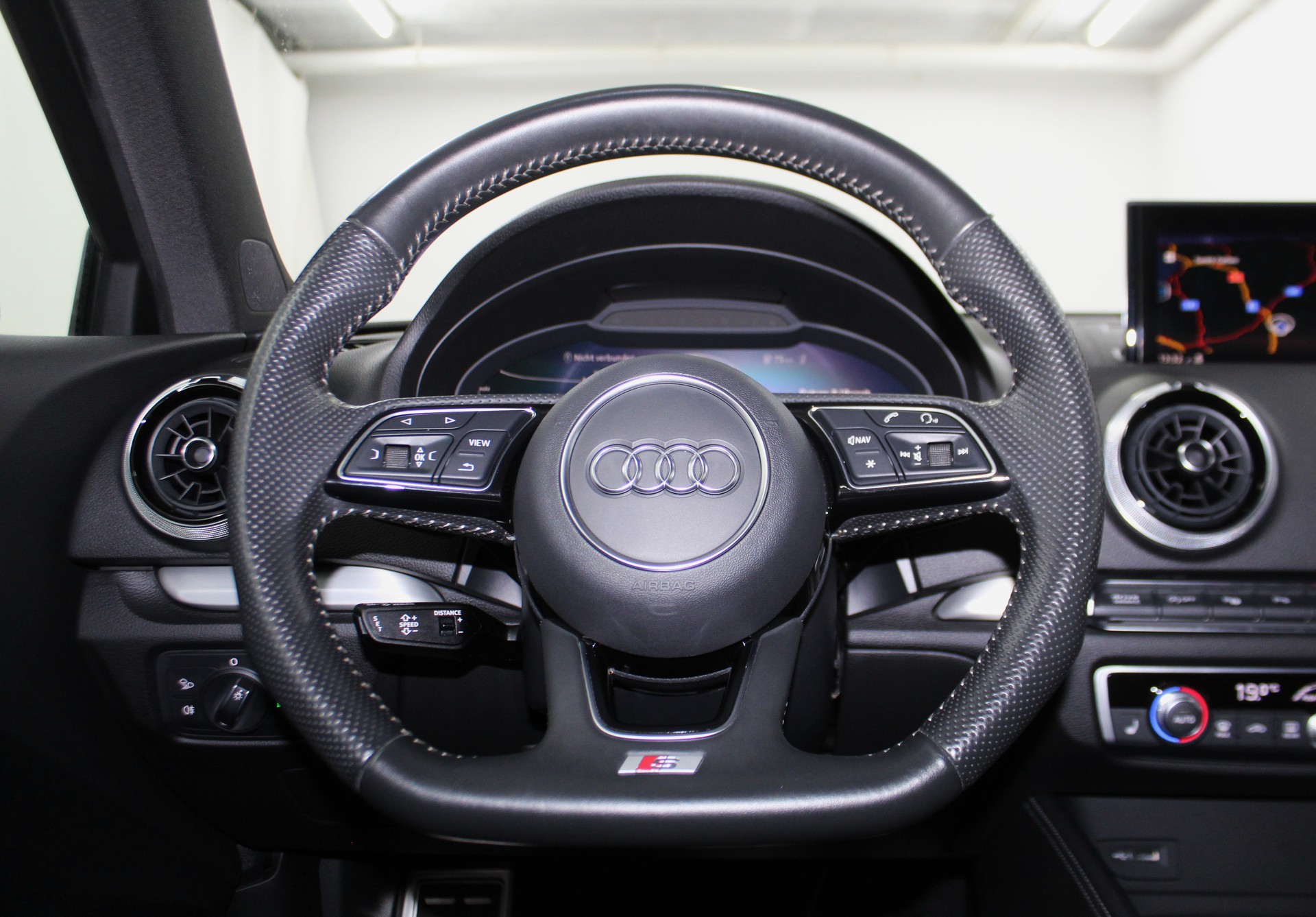 AUDI S3 Sportback 2.0 TFSI quattro S-tronic Optikpaket schwarz / CH-Fahrzeug-image-13