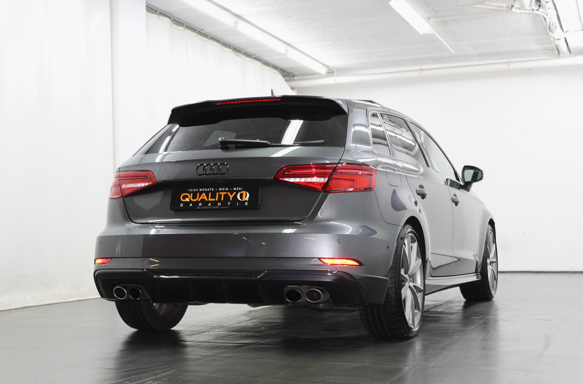 AUDI S3 Sportback 2.0 TFSI quattro S-tronic Optikpaket schwarz / CH-Fahrzeug-image-6