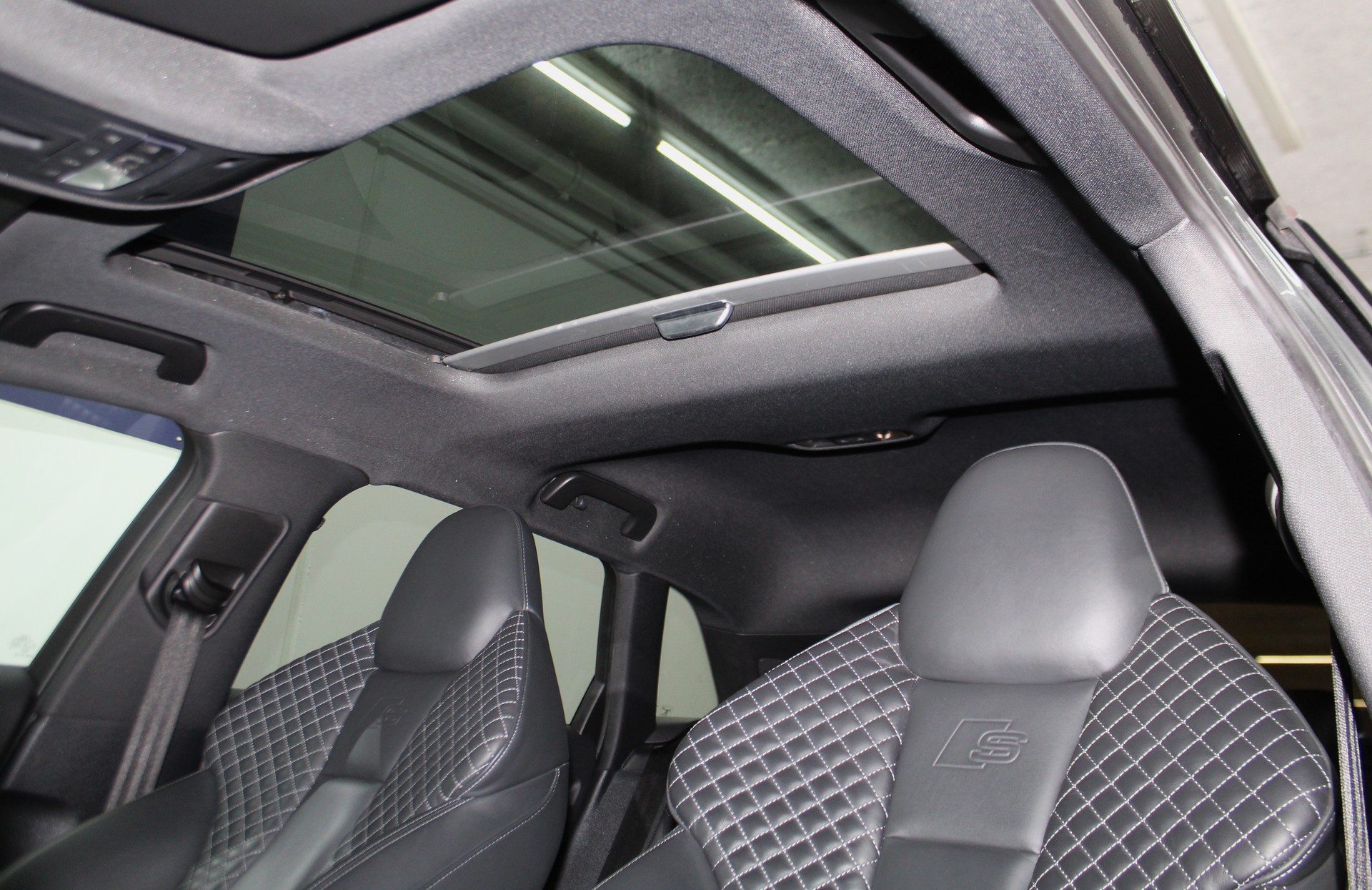 AUDI S3 Sportback 2.0 TFSI quattro S-tronic Optikpaket schwarz / CH-Fahrzeug-image-8